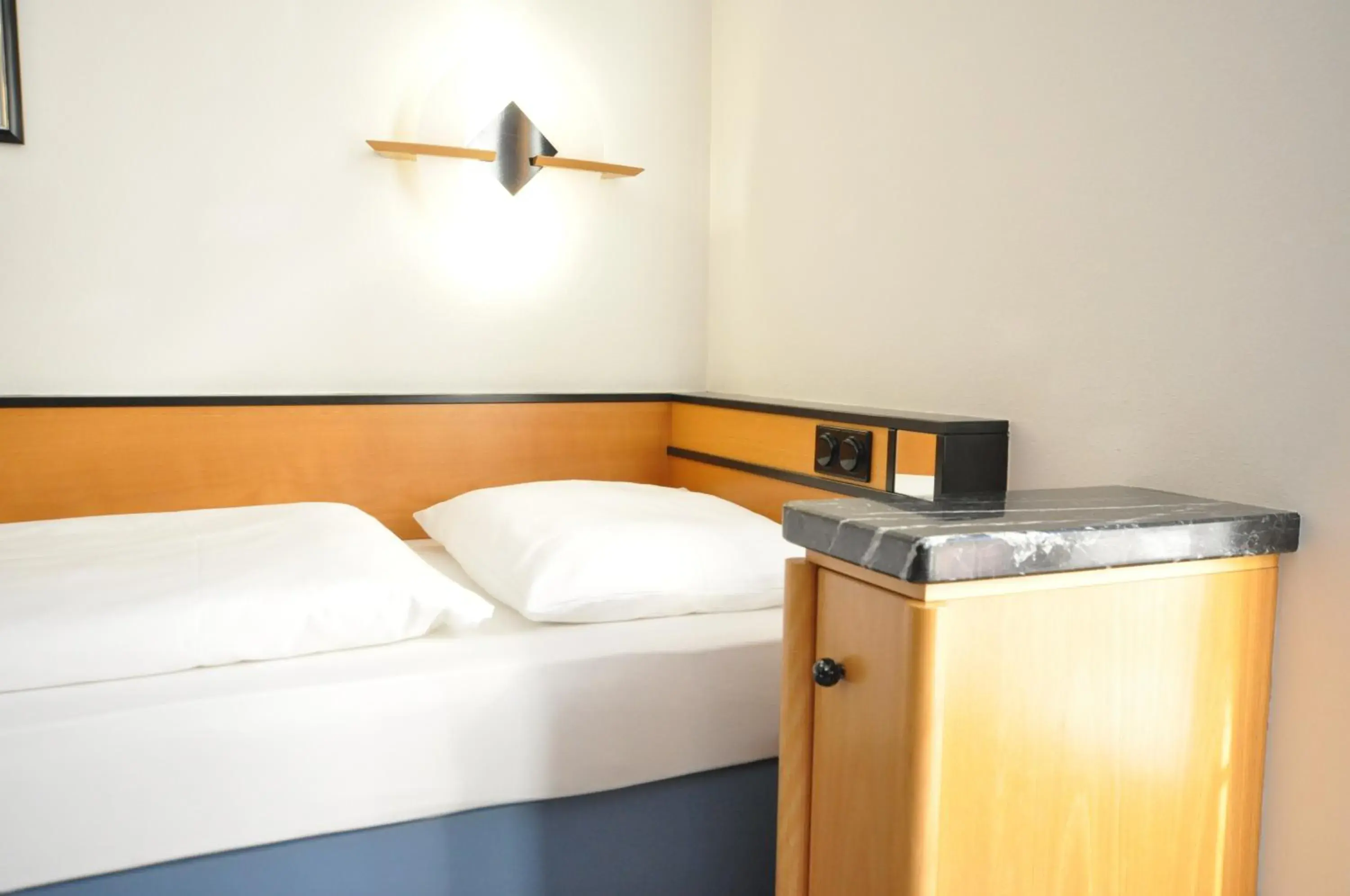 Single Room in Villa Waldperlach by Blattl Single Room in Villa Waldperlach by Blattl