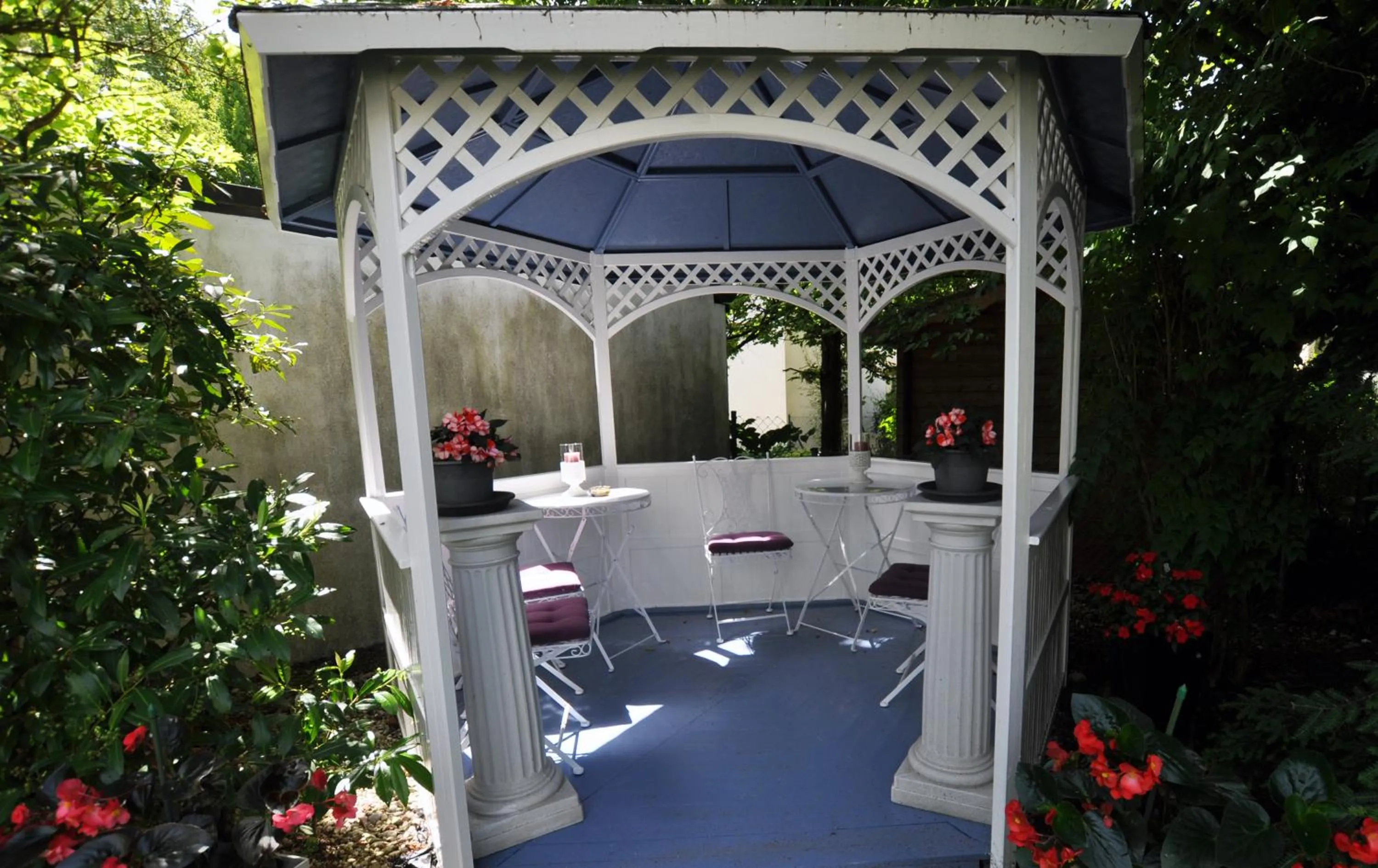 Garden in Villa Waldperlach by Blattl