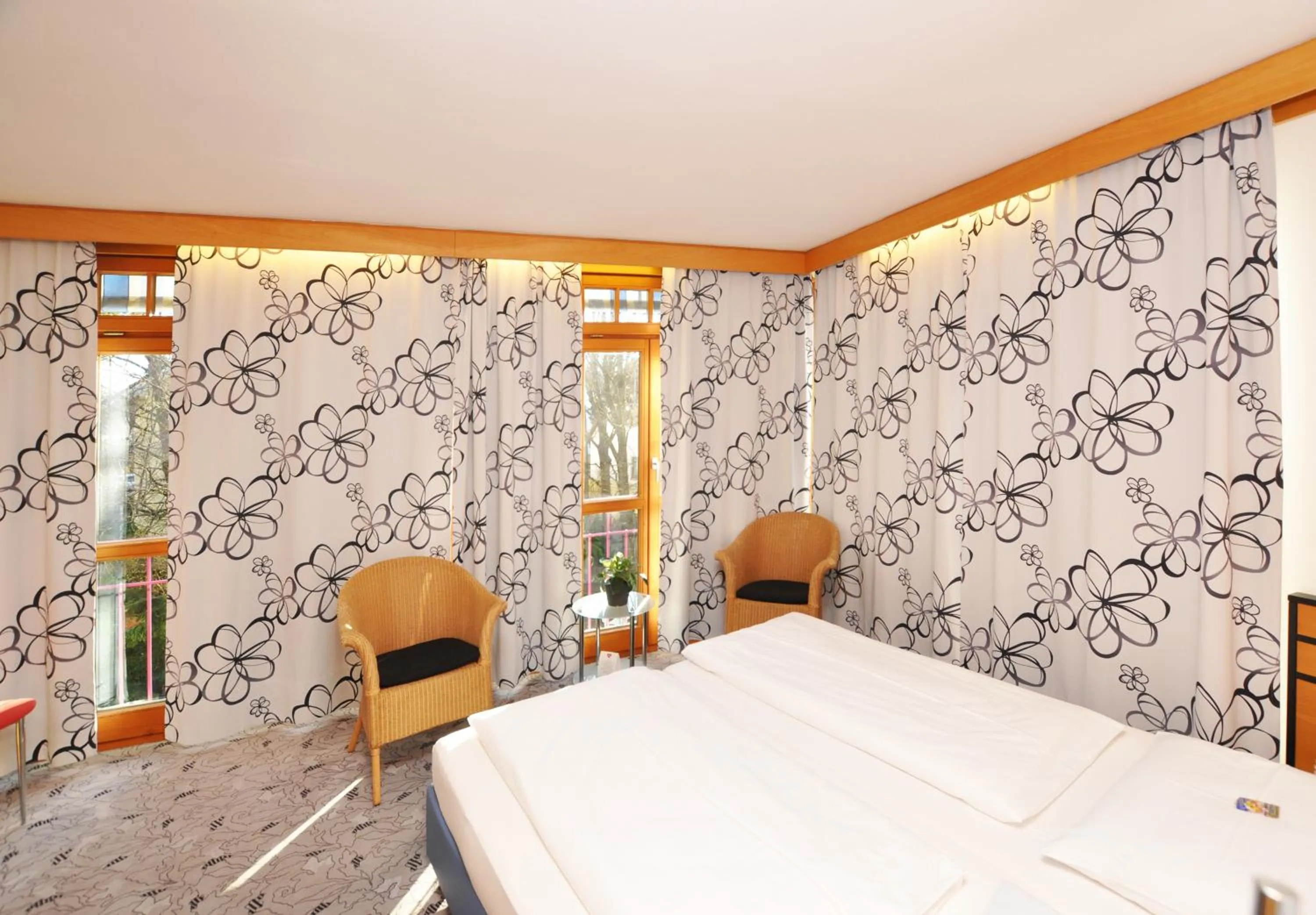 Photo of the whole room, Bed in Villa Waldperlach by Blattl