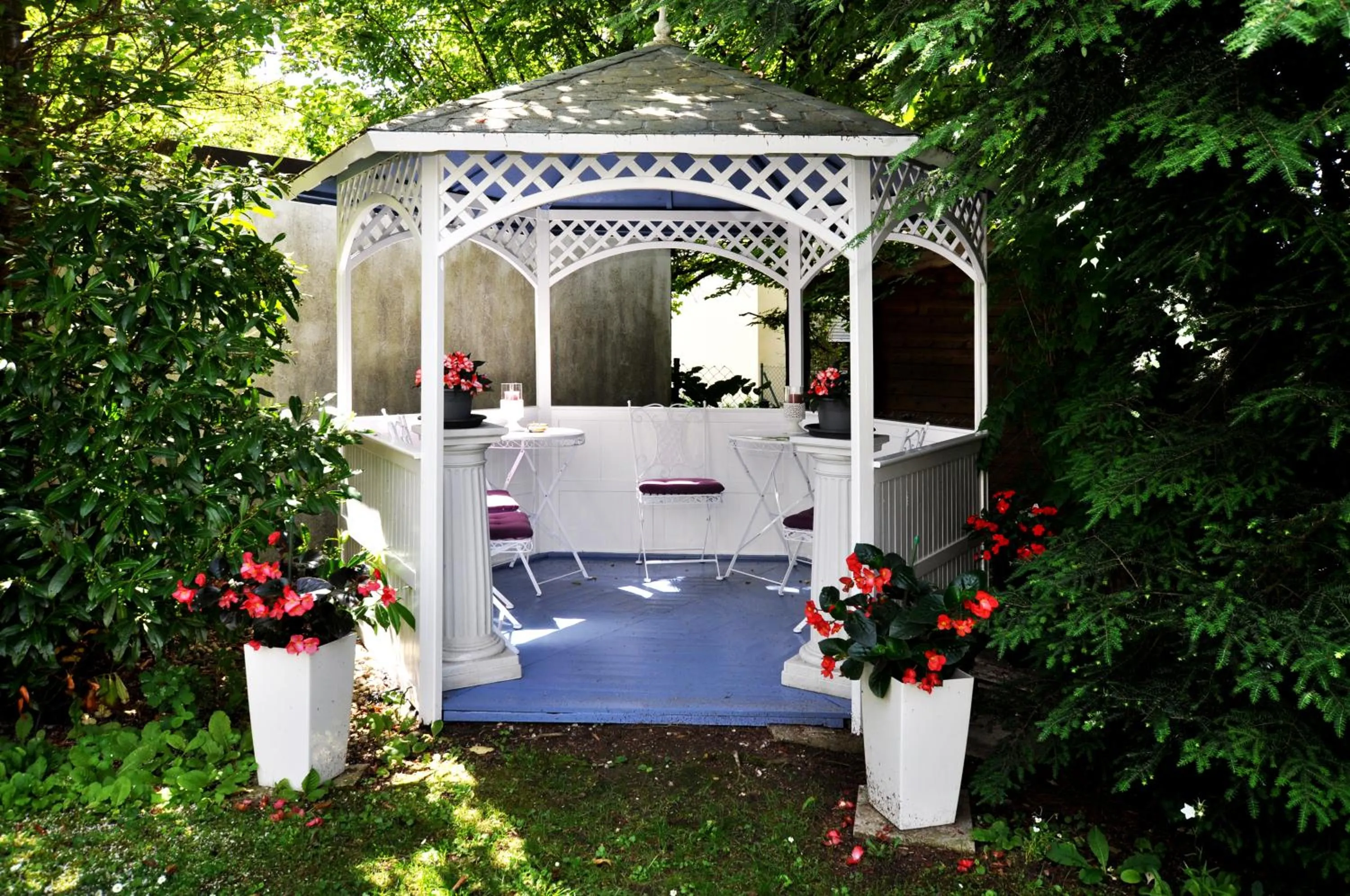 Garden in Villa Waldperlach by Blattl