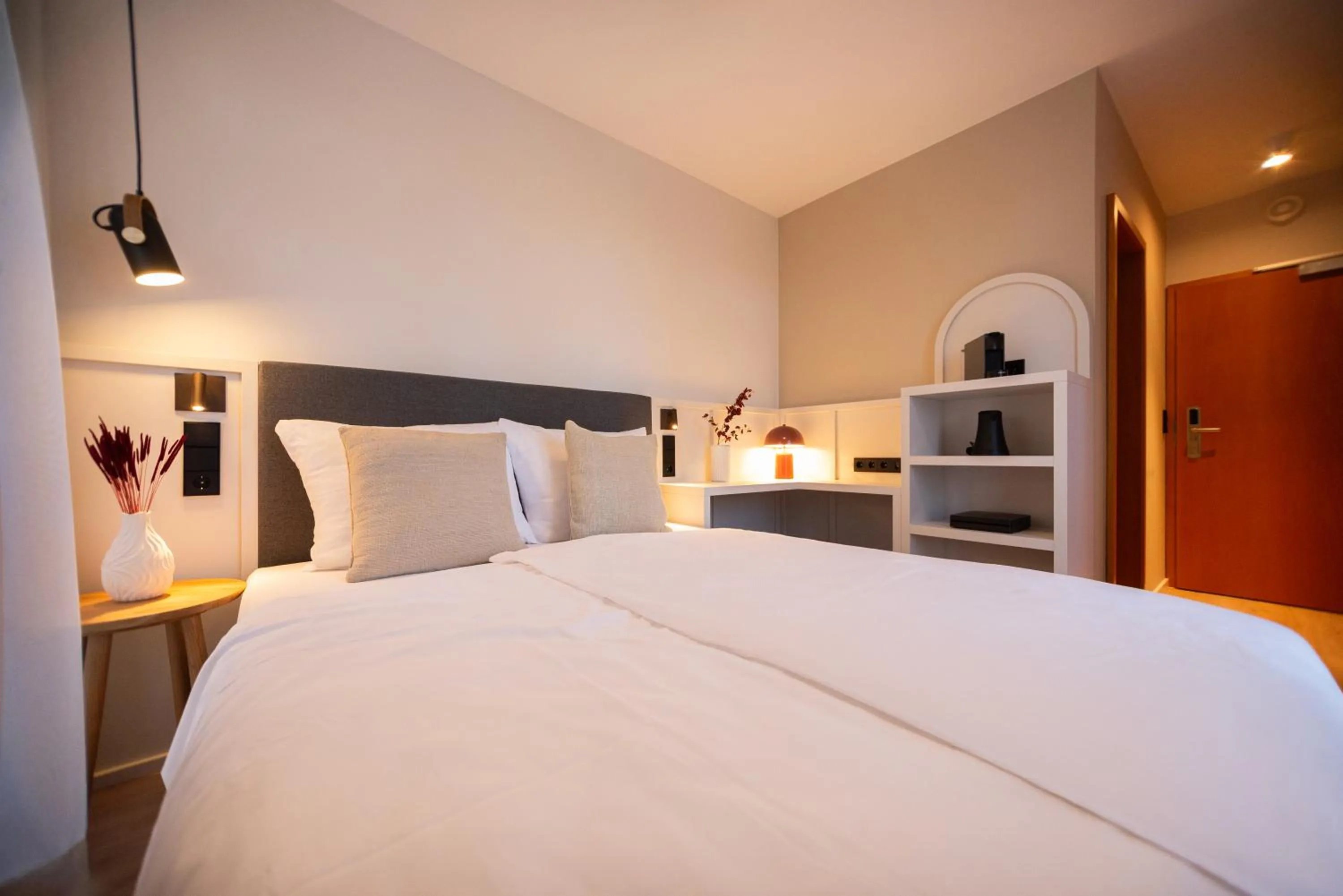 Photo of the whole room, Bed in Villa Waldperlach by Blattl