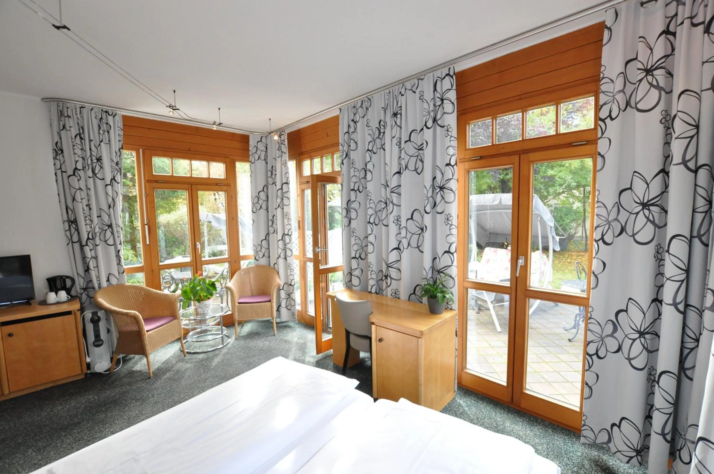 Photo of the whole room, Bed in Villa Waldperlach by Blattl