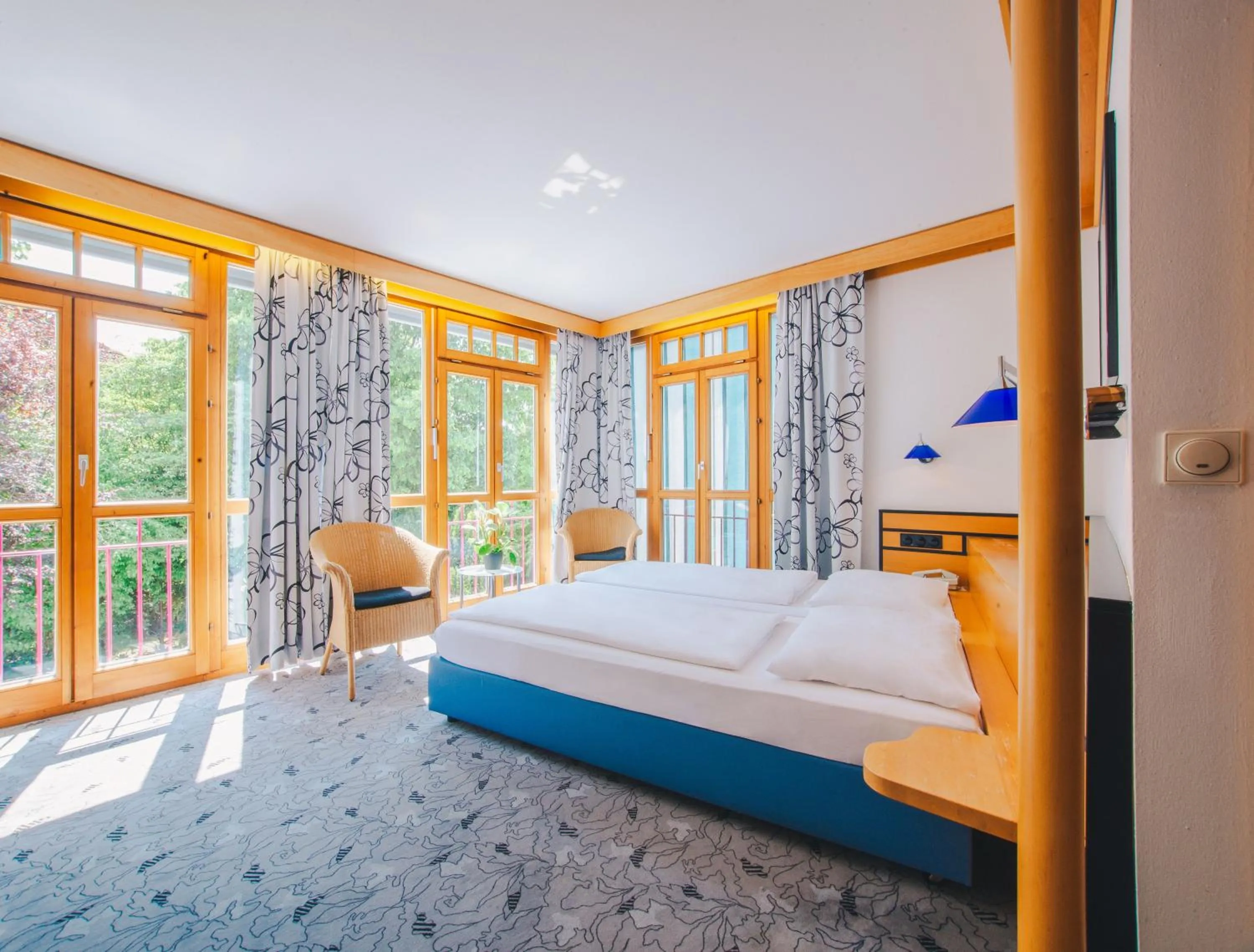 Photo of the whole room, Bed in Villa Waldperlach by Blattl
