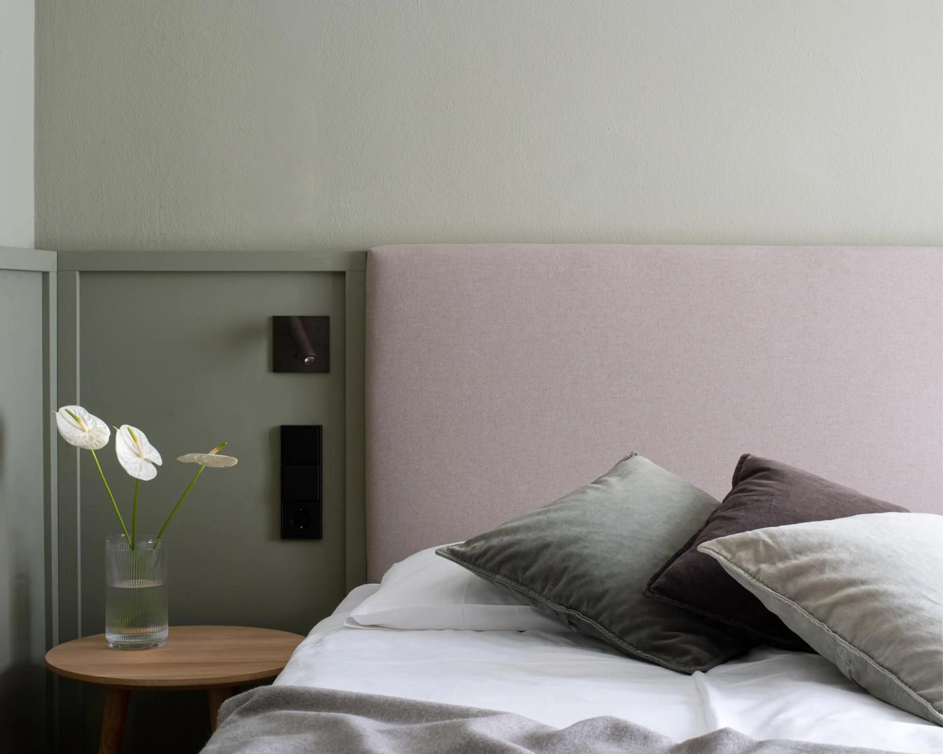 Decorative detail, Bed in Villa Waldperlach by Blattl