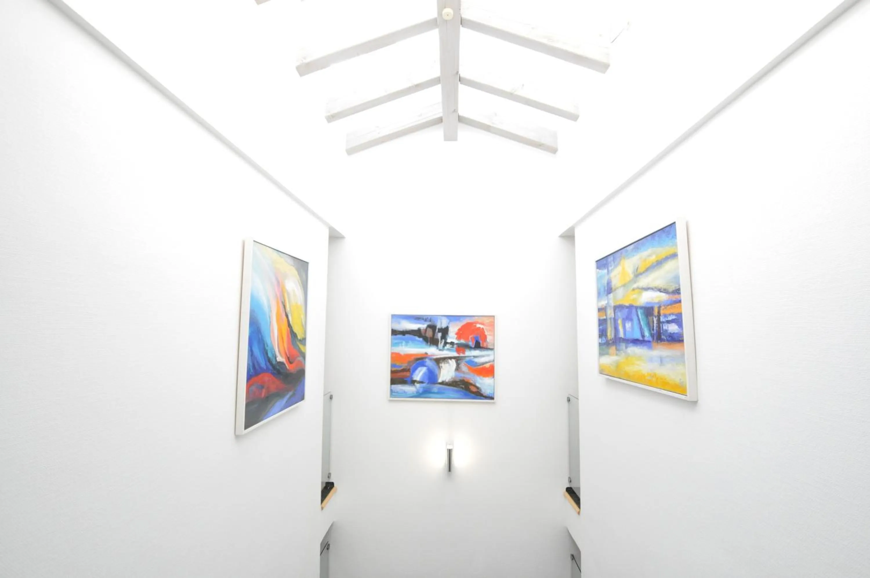 Facade/entrance in Villa Waldperlach by Blattl