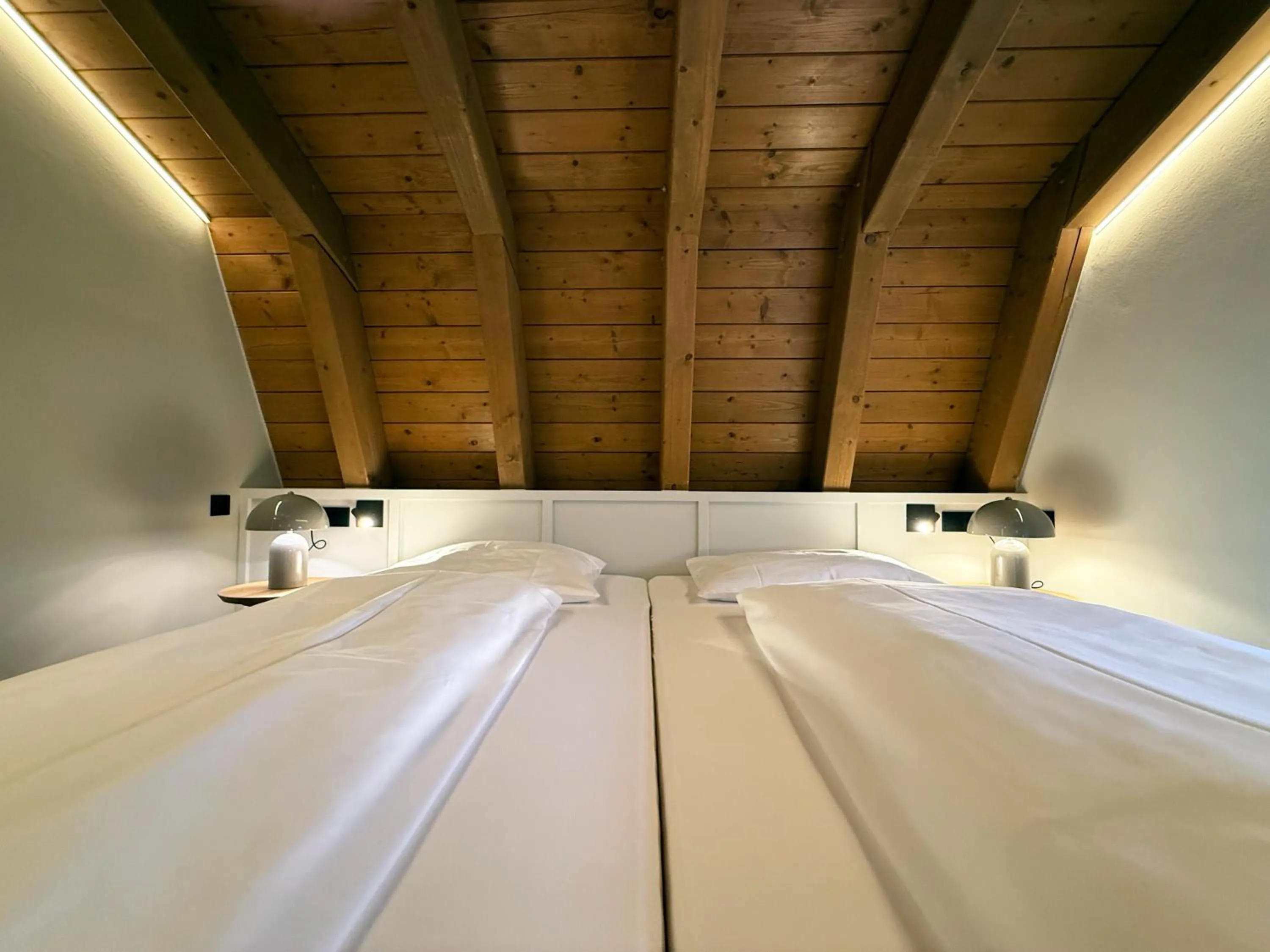 Bed in Villa Waldperlach by Blattl