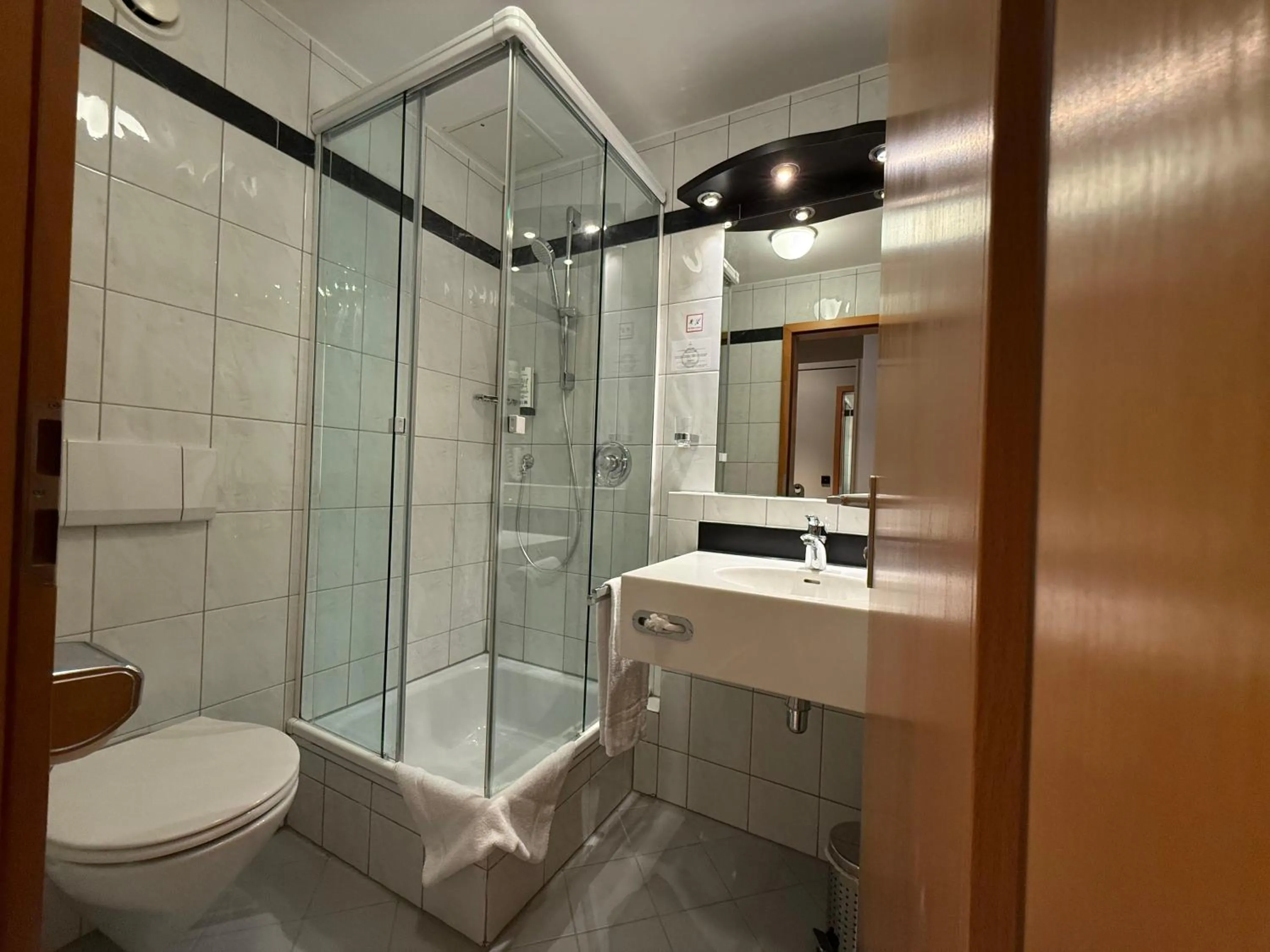 Bathroom in Villa Waldperlach by Blattl