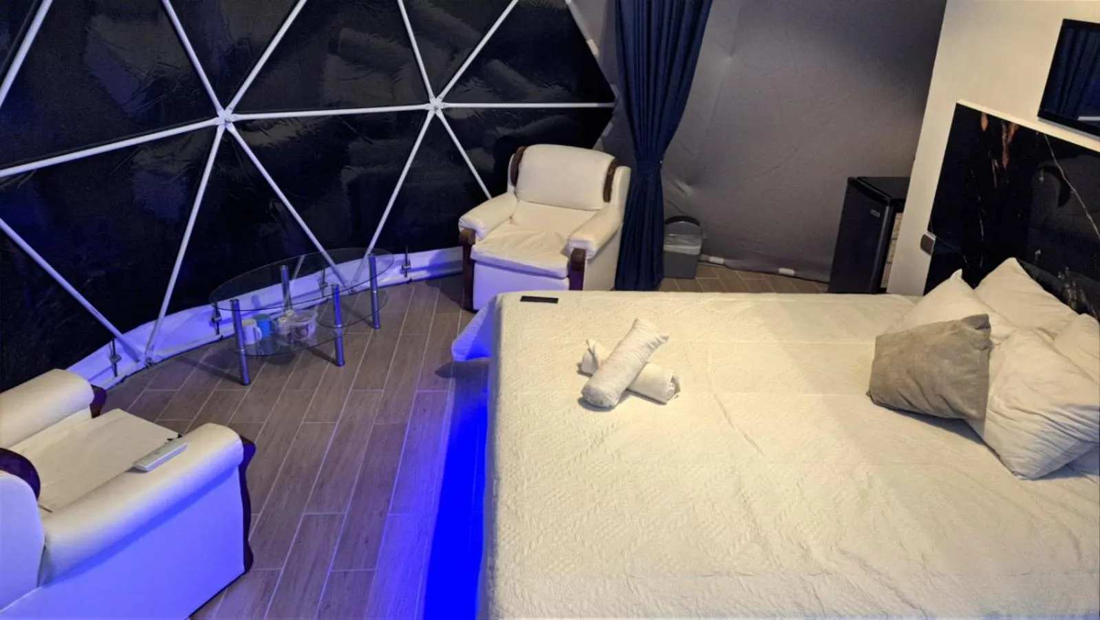 Bed in HOTEL, VILLAS y GLAMPINGS MYA -PUERTO VIEJO, Limon, CR