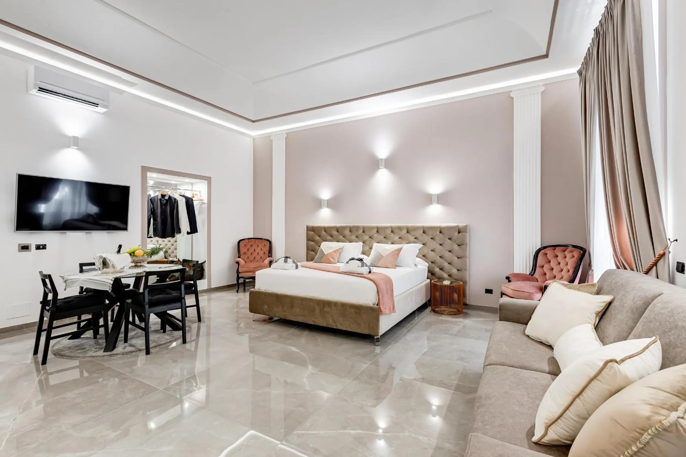 Photo of the whole room, Bed in UnoSeiTre - Luxury Apartment & Suite