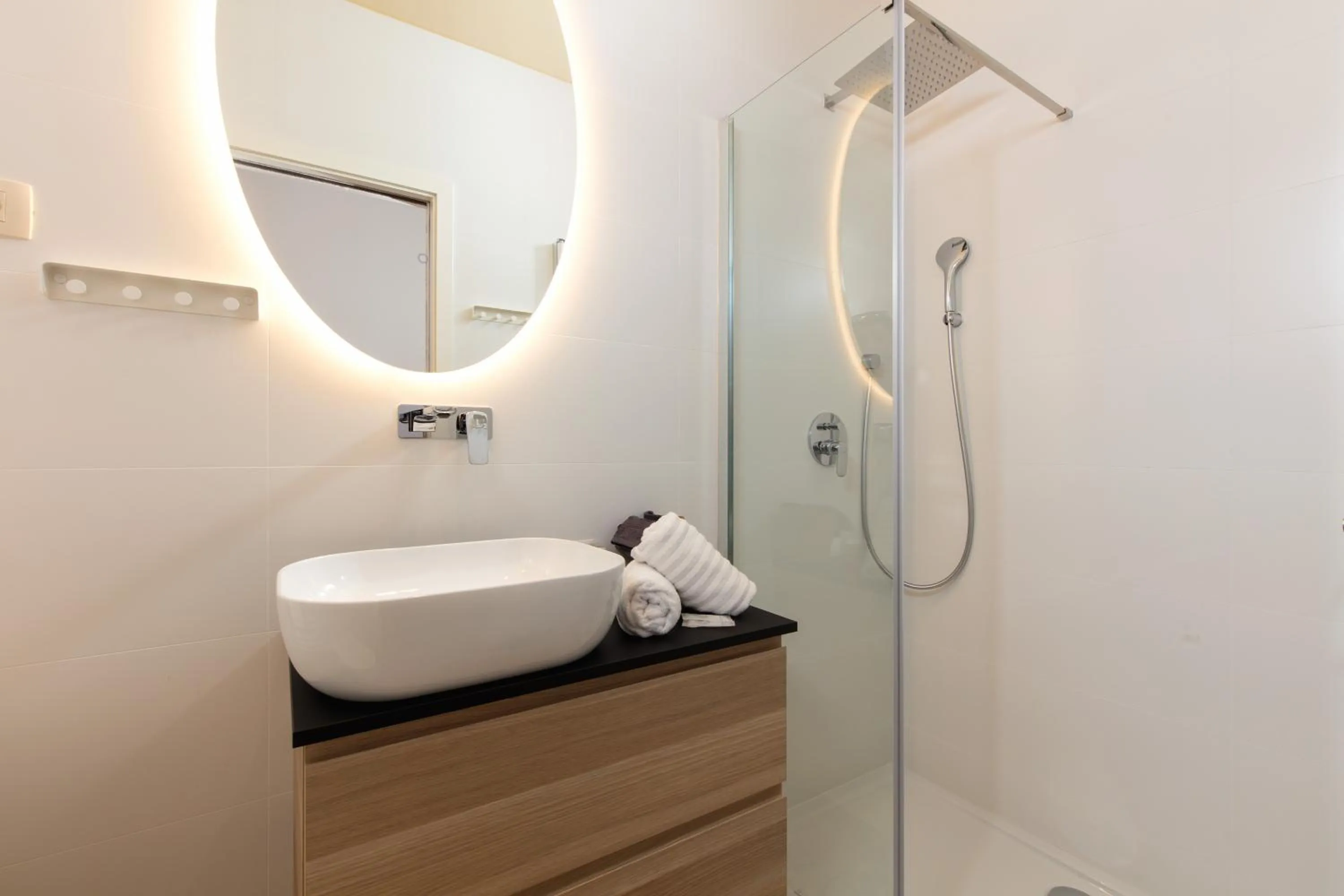 Shower in Aborda Rooms