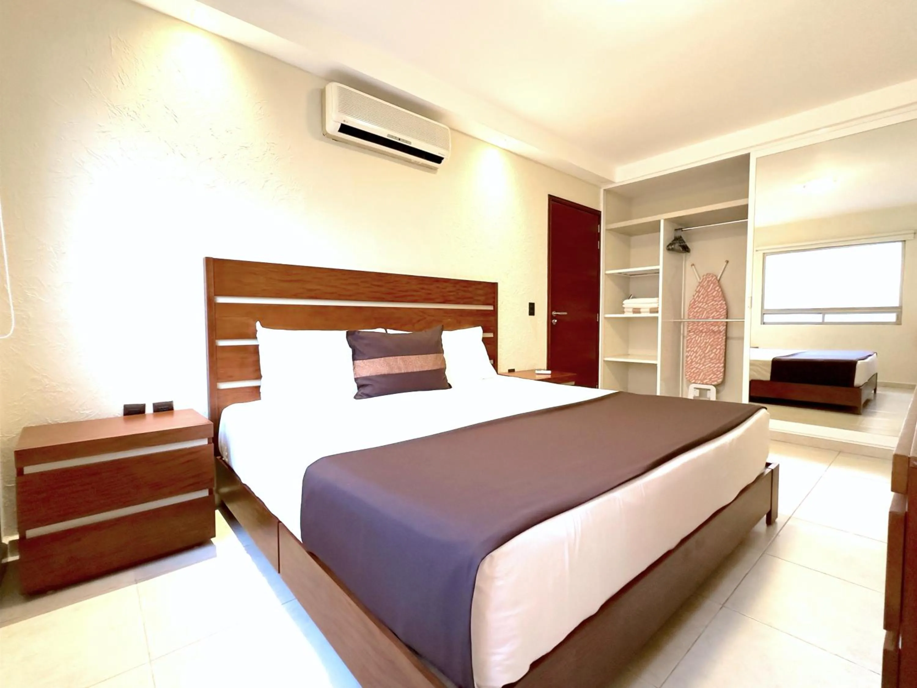 Bedroom, Bed in Topacio7 Residencial