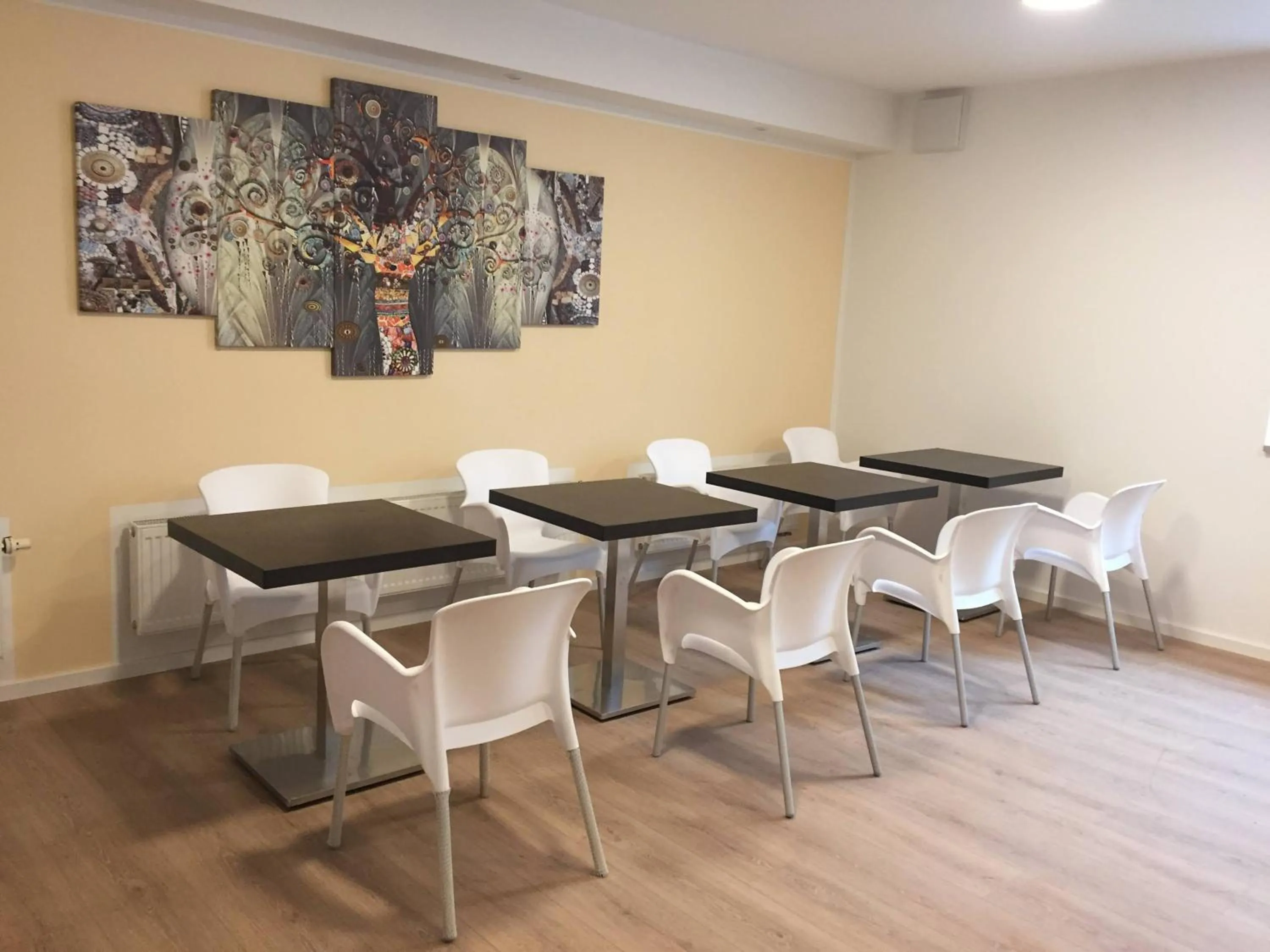 Restaurant/places to eat in Airport Park Hotel MUC