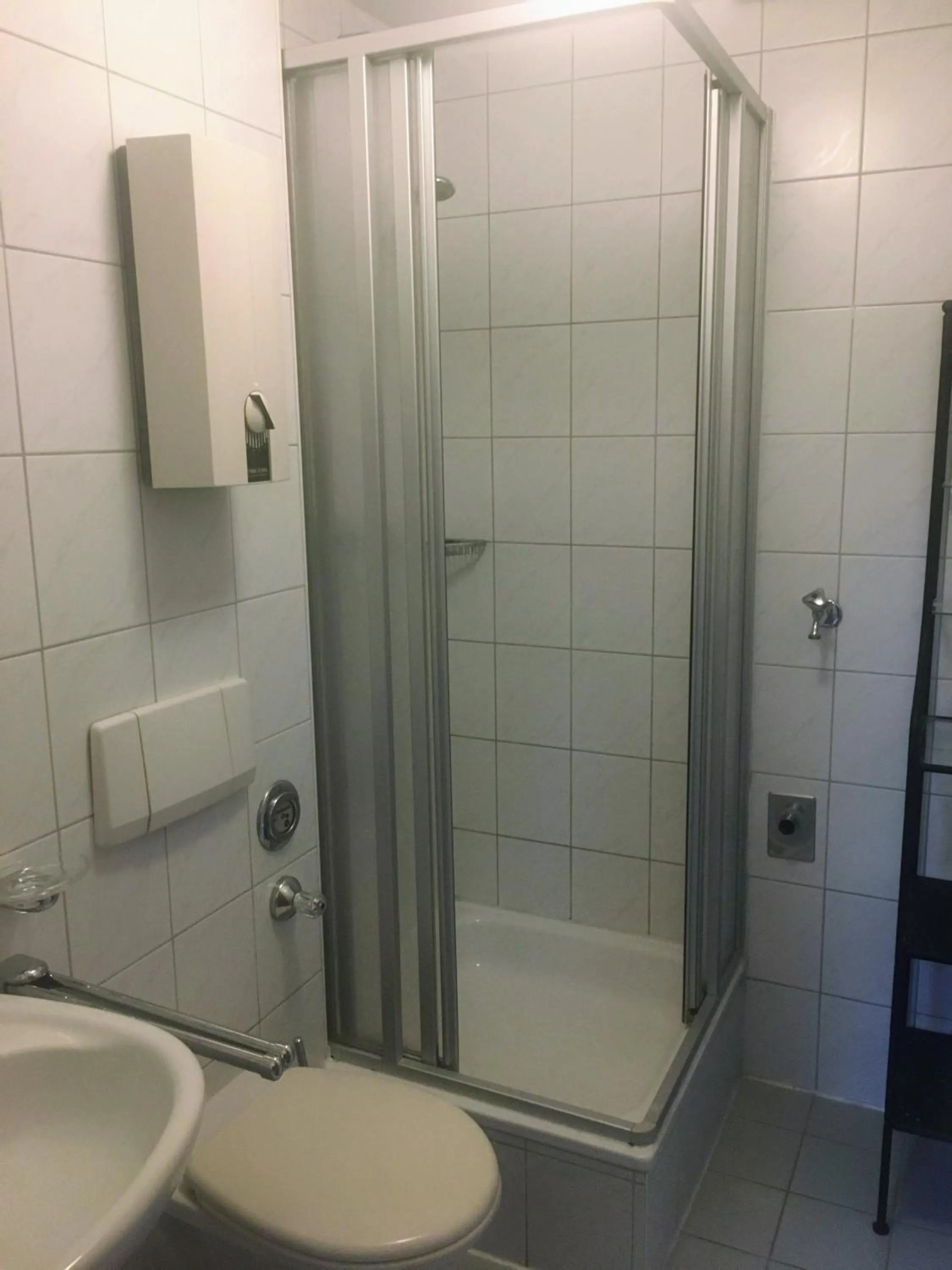 Shower in Airport Park Hotel MUC