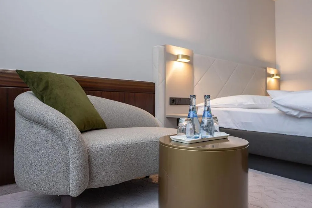 Photo of the whole room, Bed in Insel-Hotel Heilbronn