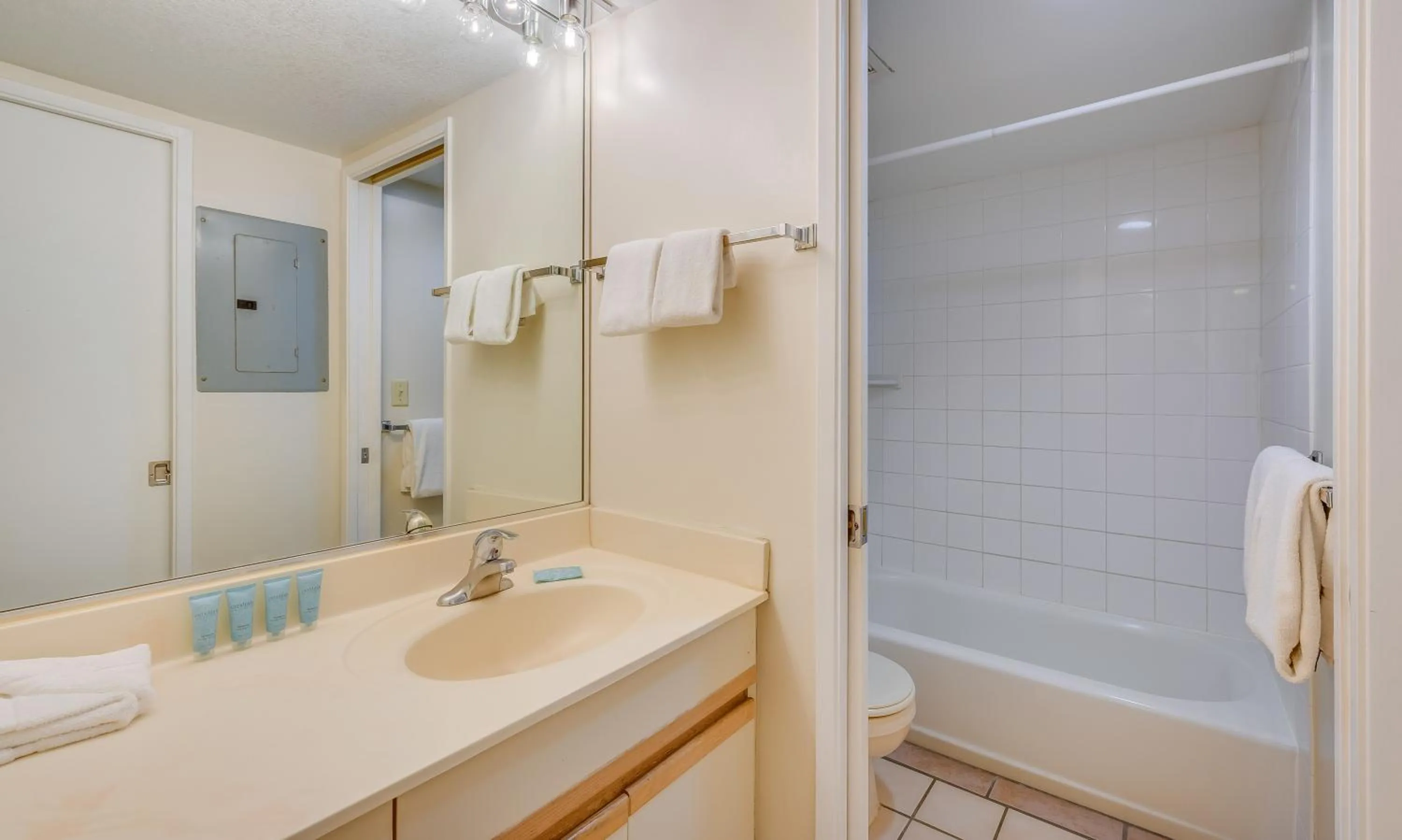 Property building in Castle At Maui Banyan