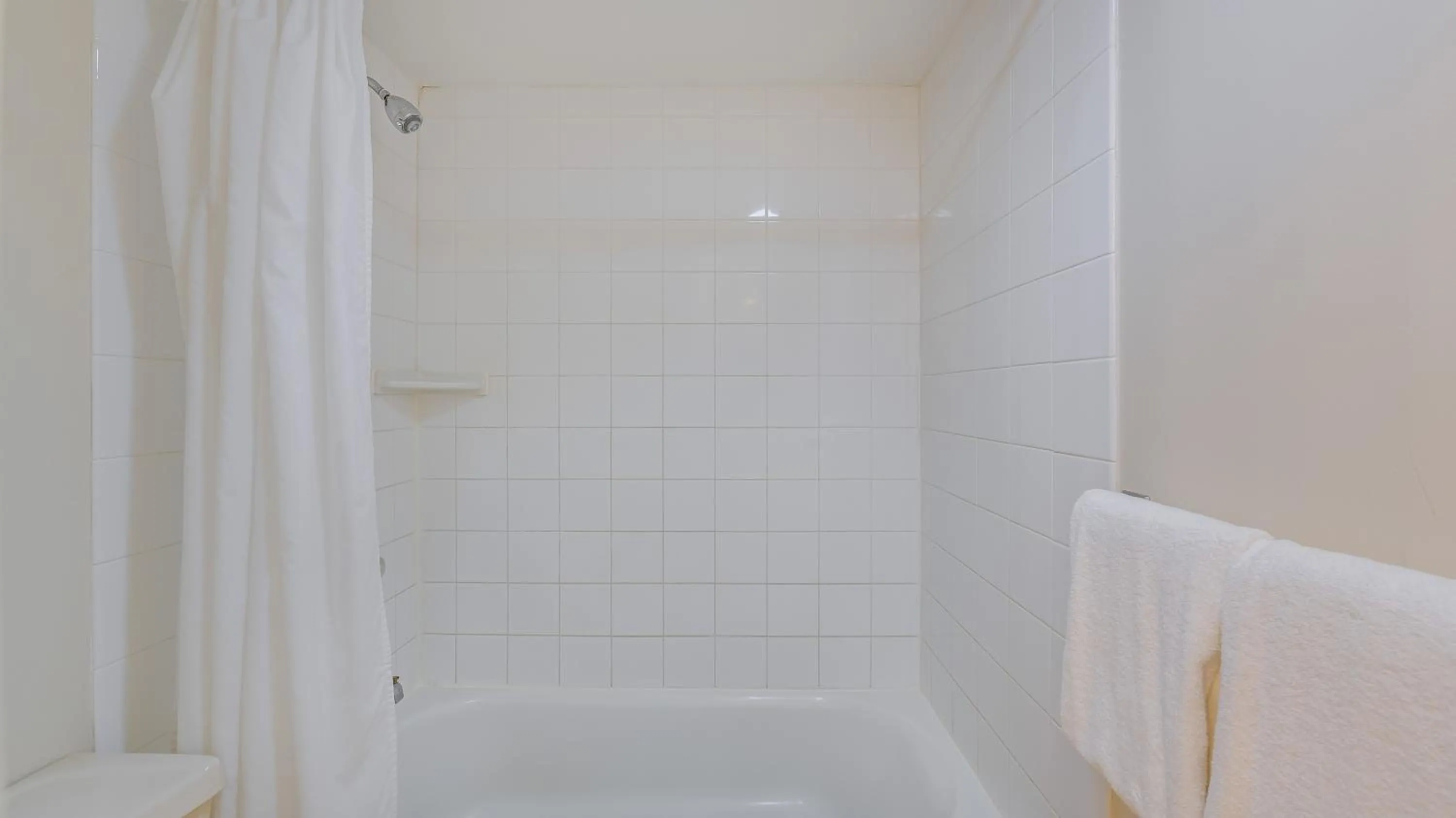 Property building in Castle At Maui Banyan