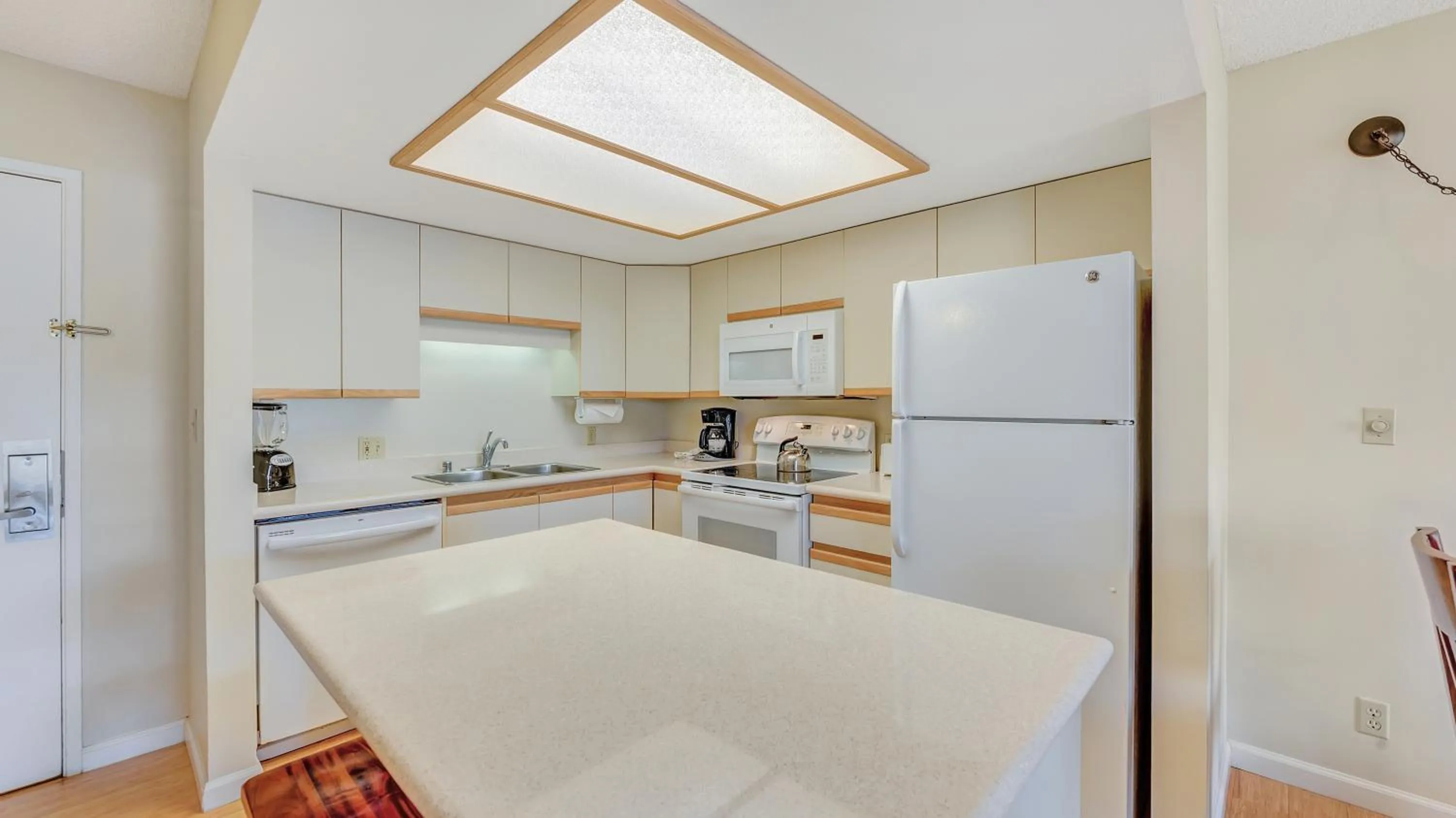 Property building in Castle At Maui Banyan