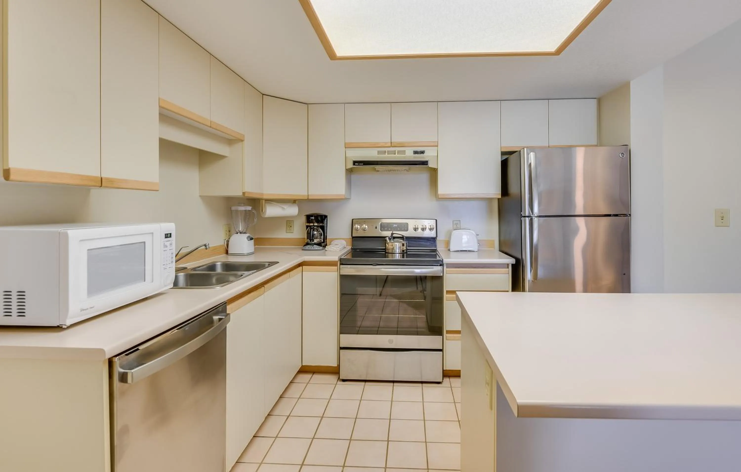 Property building in Castle At Maui Banyan