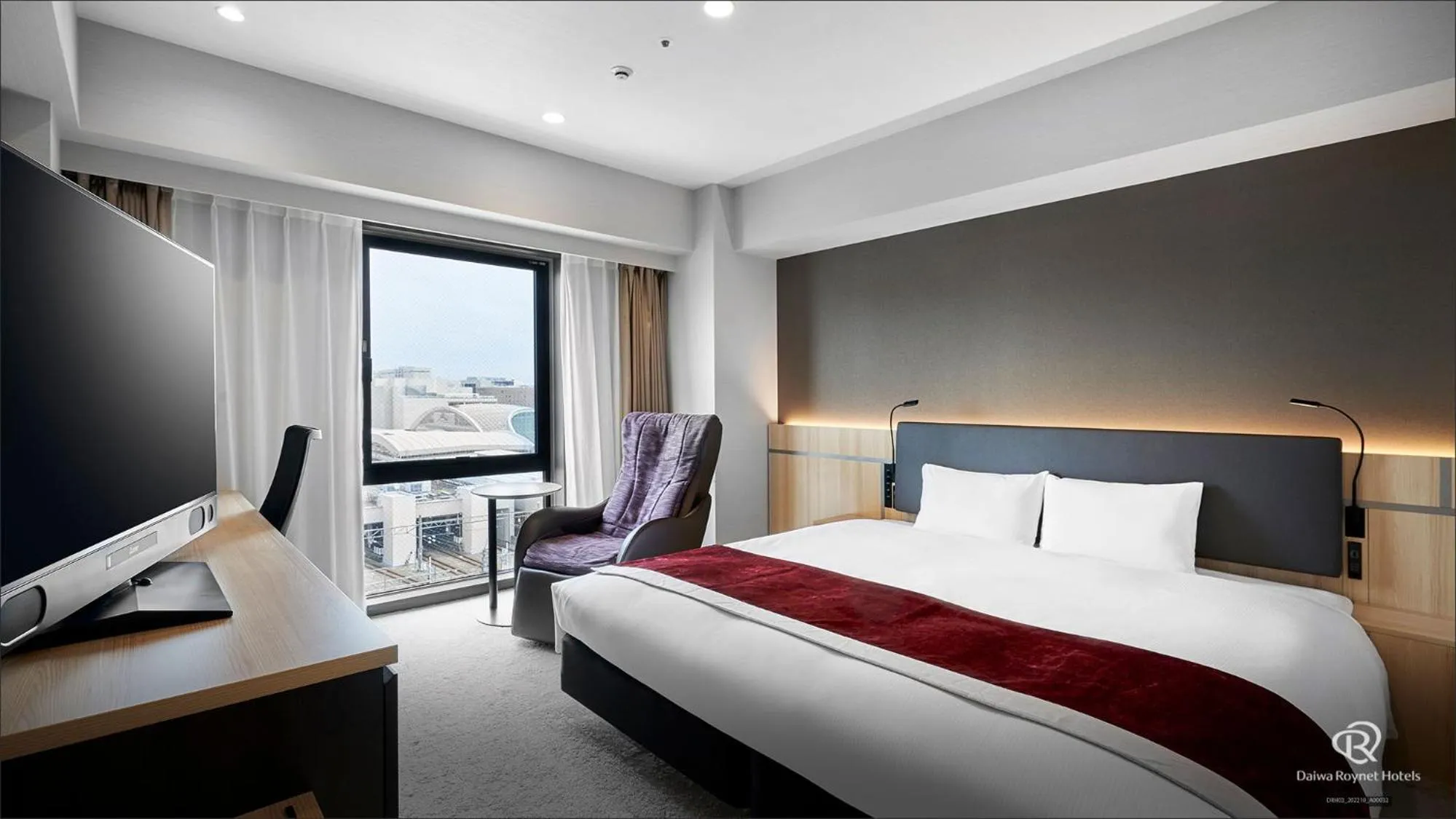 Photo of the whole room, Bed in Daiwa Roynet Hotel Kanazawa Eki Nishiguchi