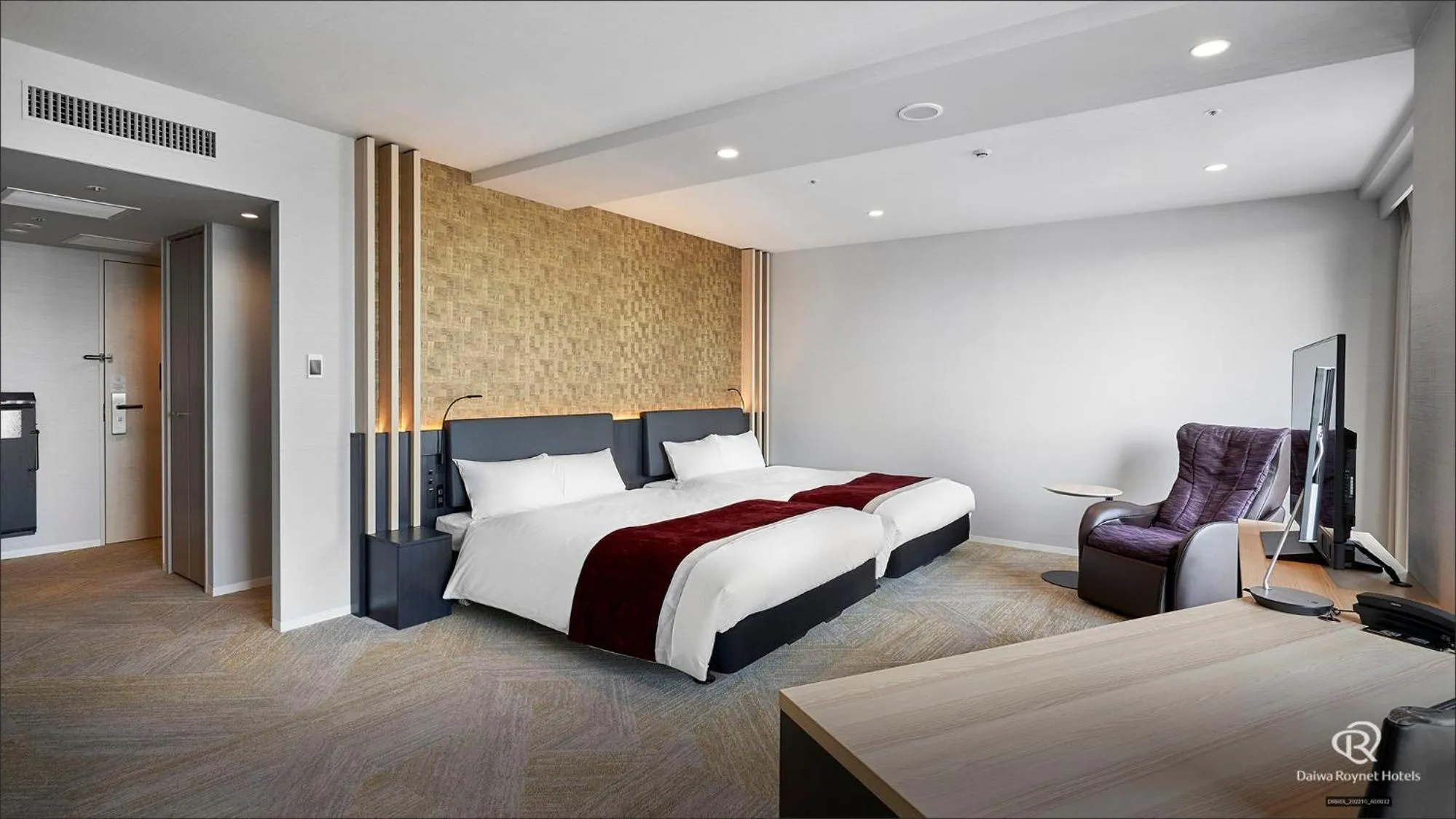 Photo of the whole room, Bed in Daiwa Roynet Hotel Kanazawa Eki Nishiguchi