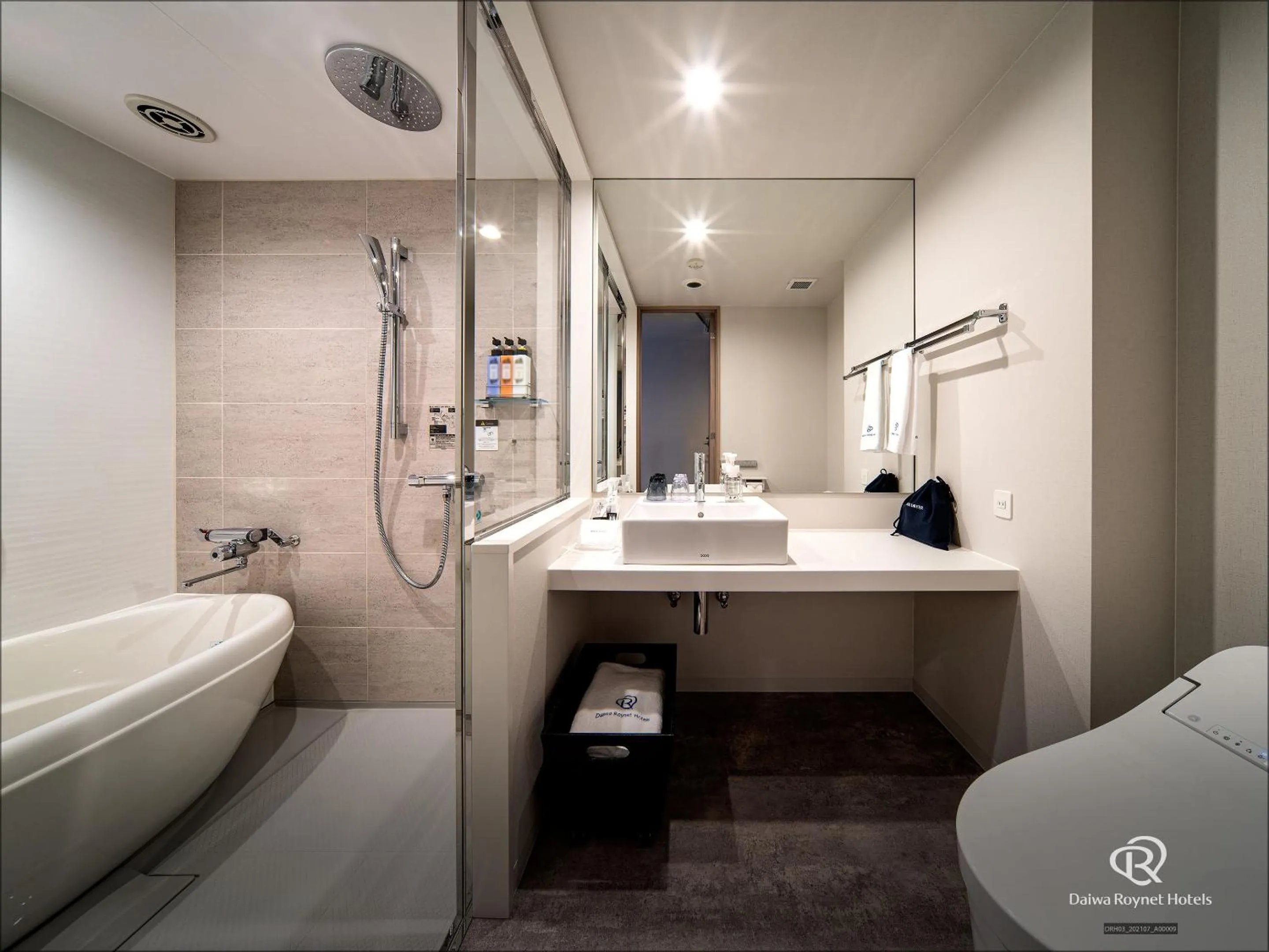 Superior Twin Room with Extra Bed - Smoking in Daiwa Roynet Hotel Kanazawa Eki Nishiguchi