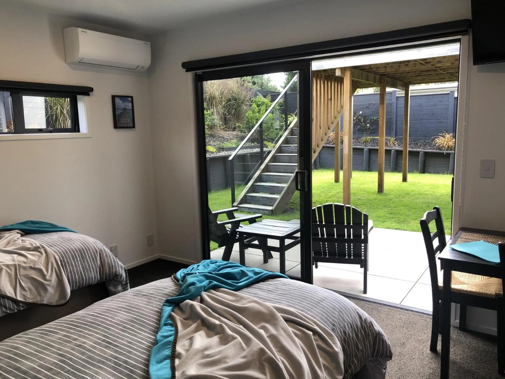 Patio, Bed in Roy and Anns Haven