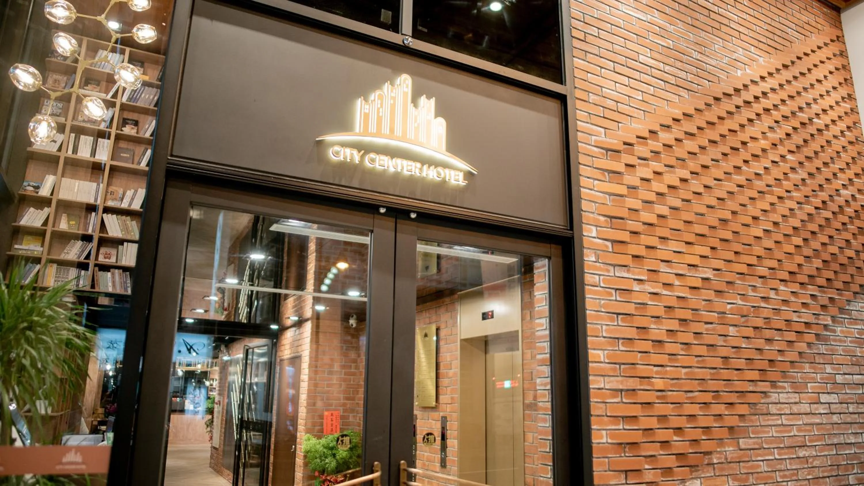 Facade/entrance in Hotel East Taichung