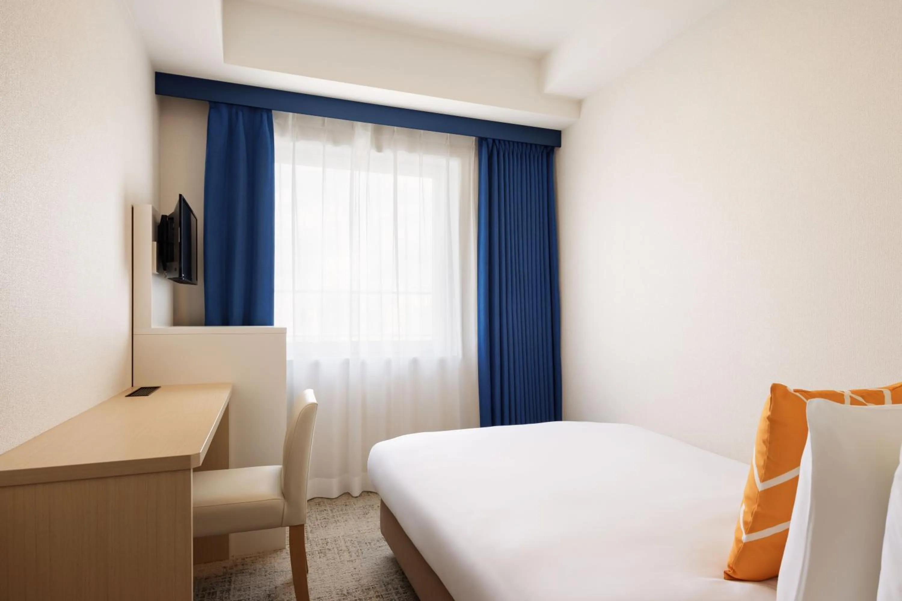 Bed in Four Points Flex by Sheraton Osaka Honmachi