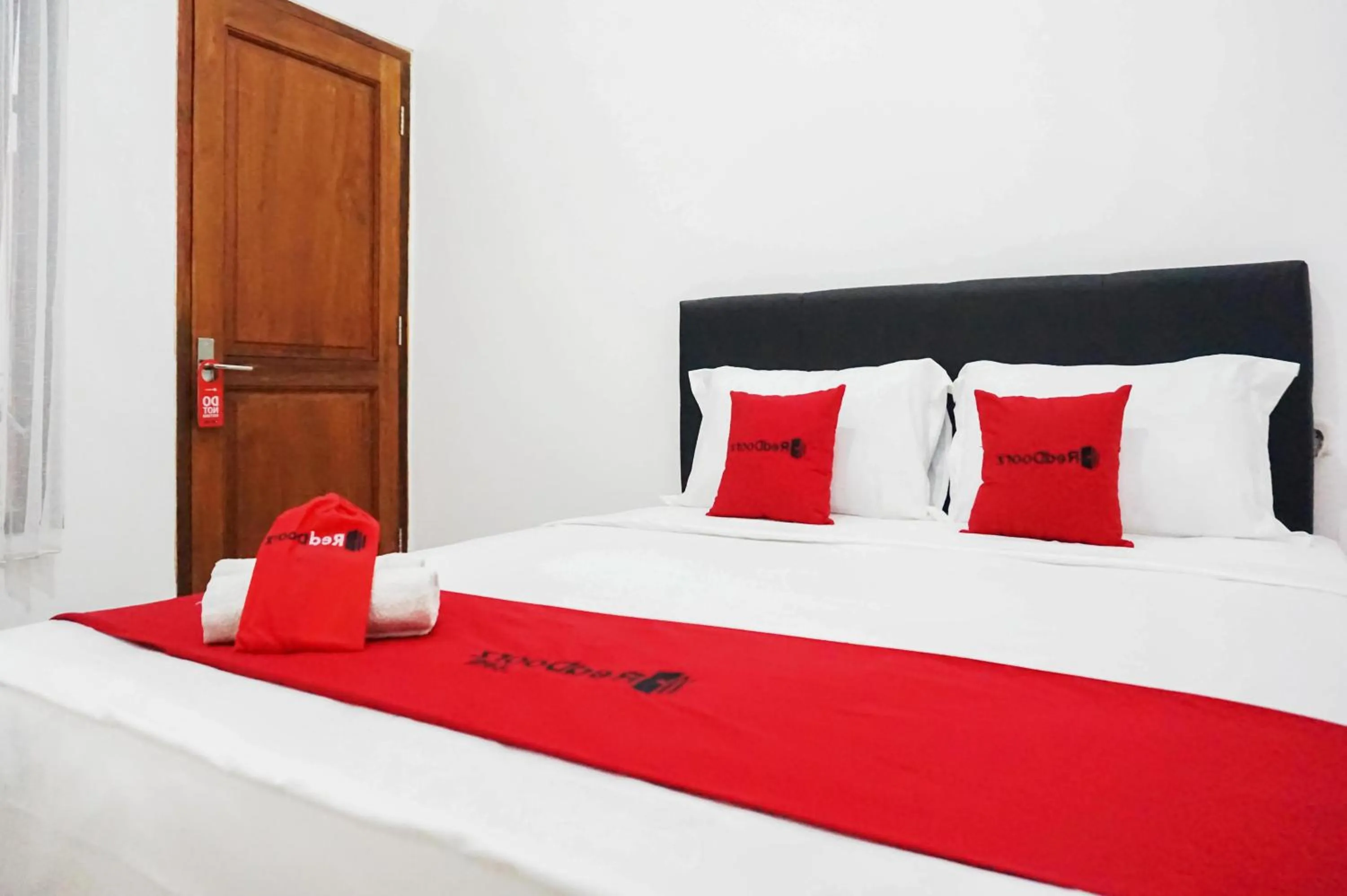 Bed in RedDoorz @ Jalan Danau Limboto