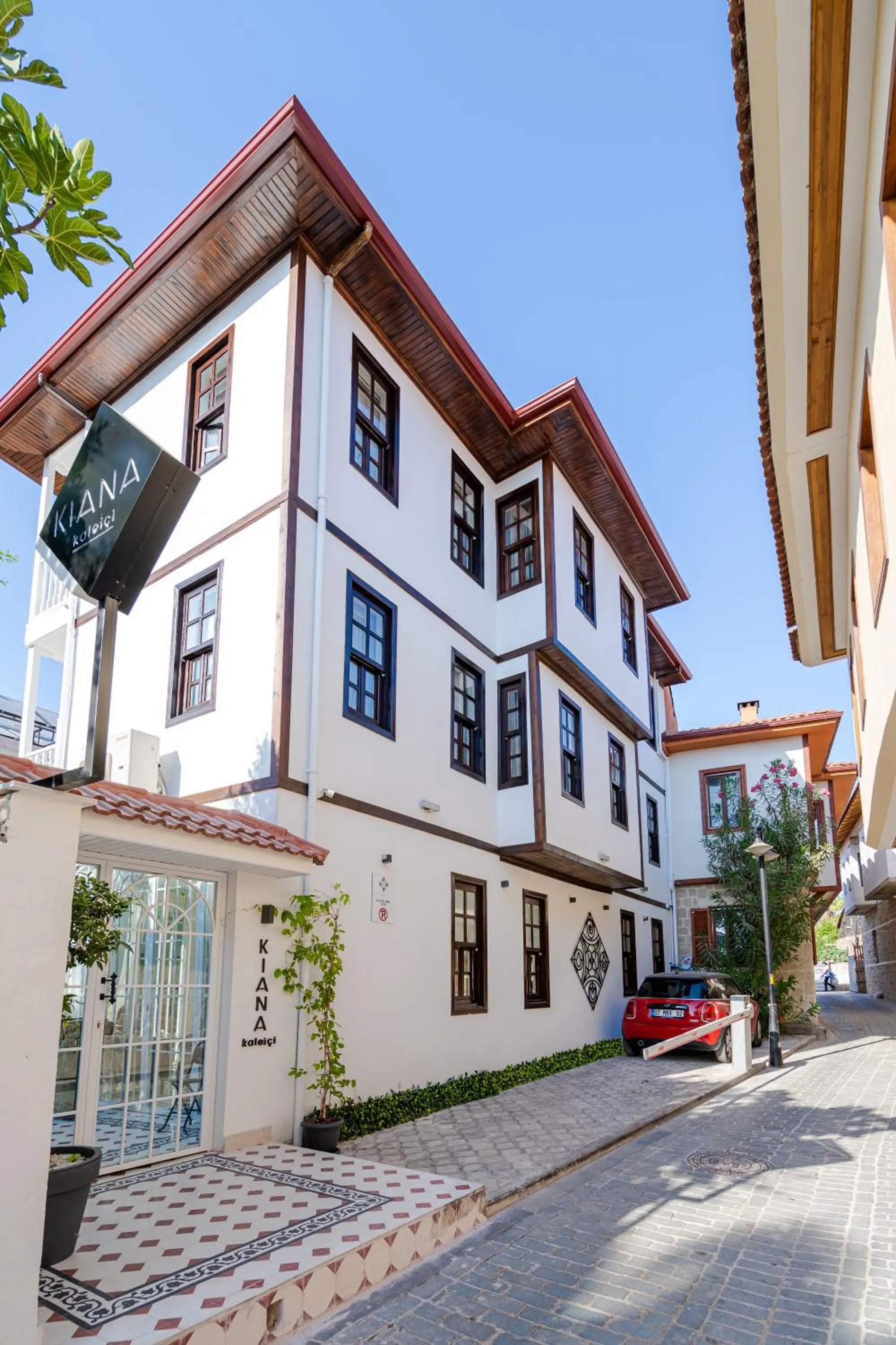 Property building in KIANA KALEİÇİ