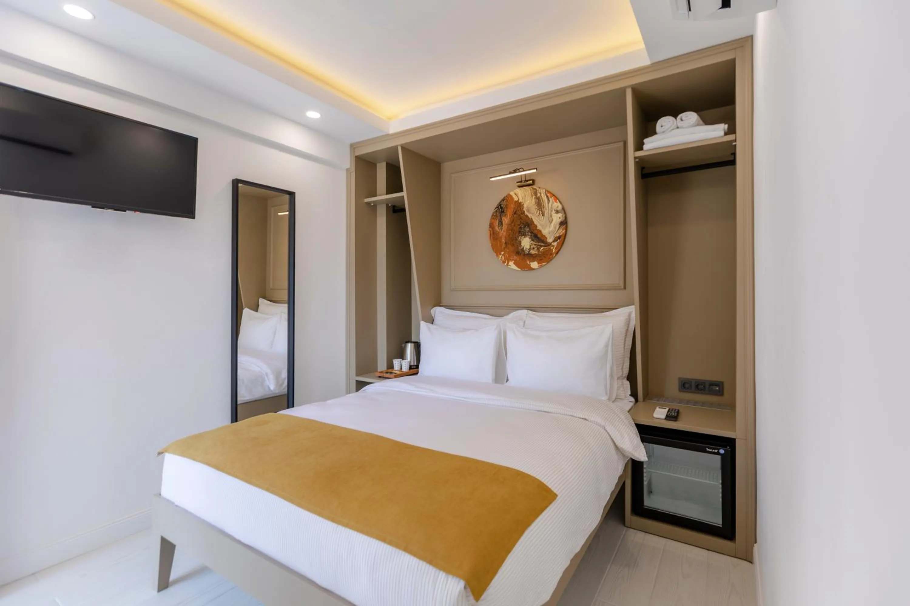 Photo of the whole room, Bed in KIANA KALEİÇİ