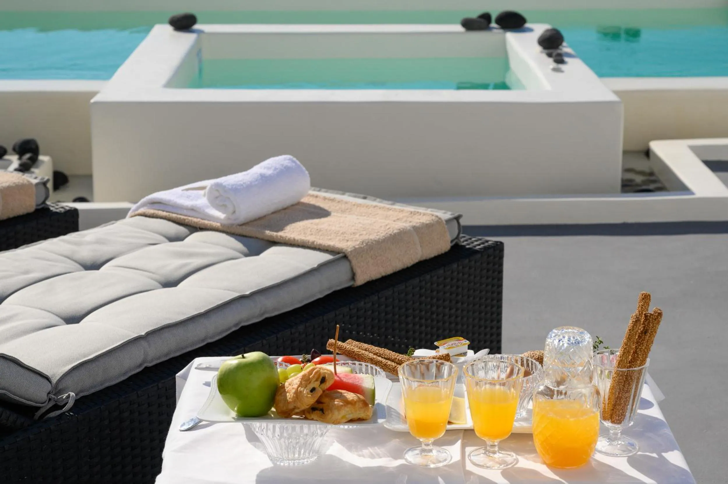 Hot Tub in Santolia Art Suites