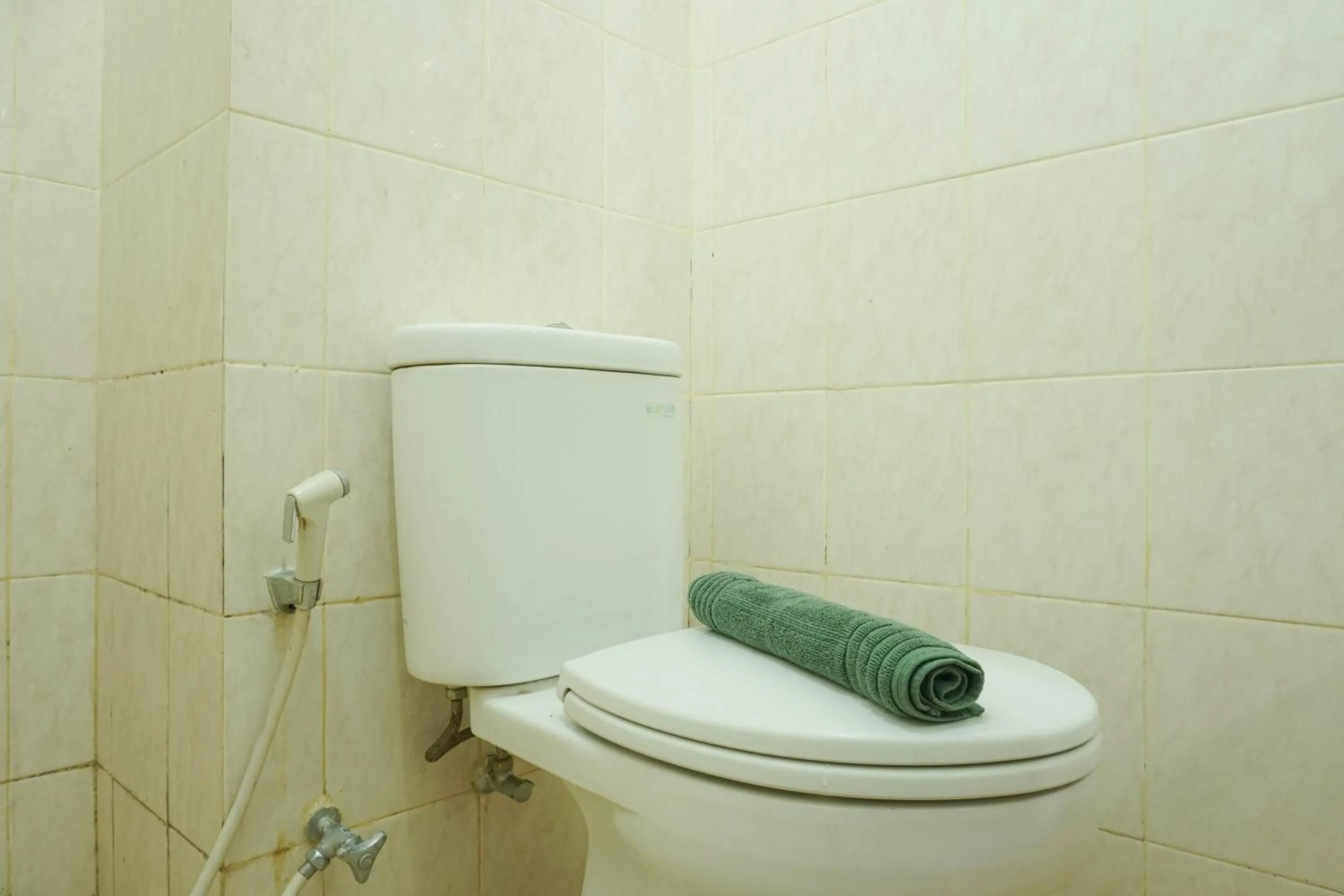 Bathroom in Minimalist Studio Park View Condominium Apartment near Mall By Travelio