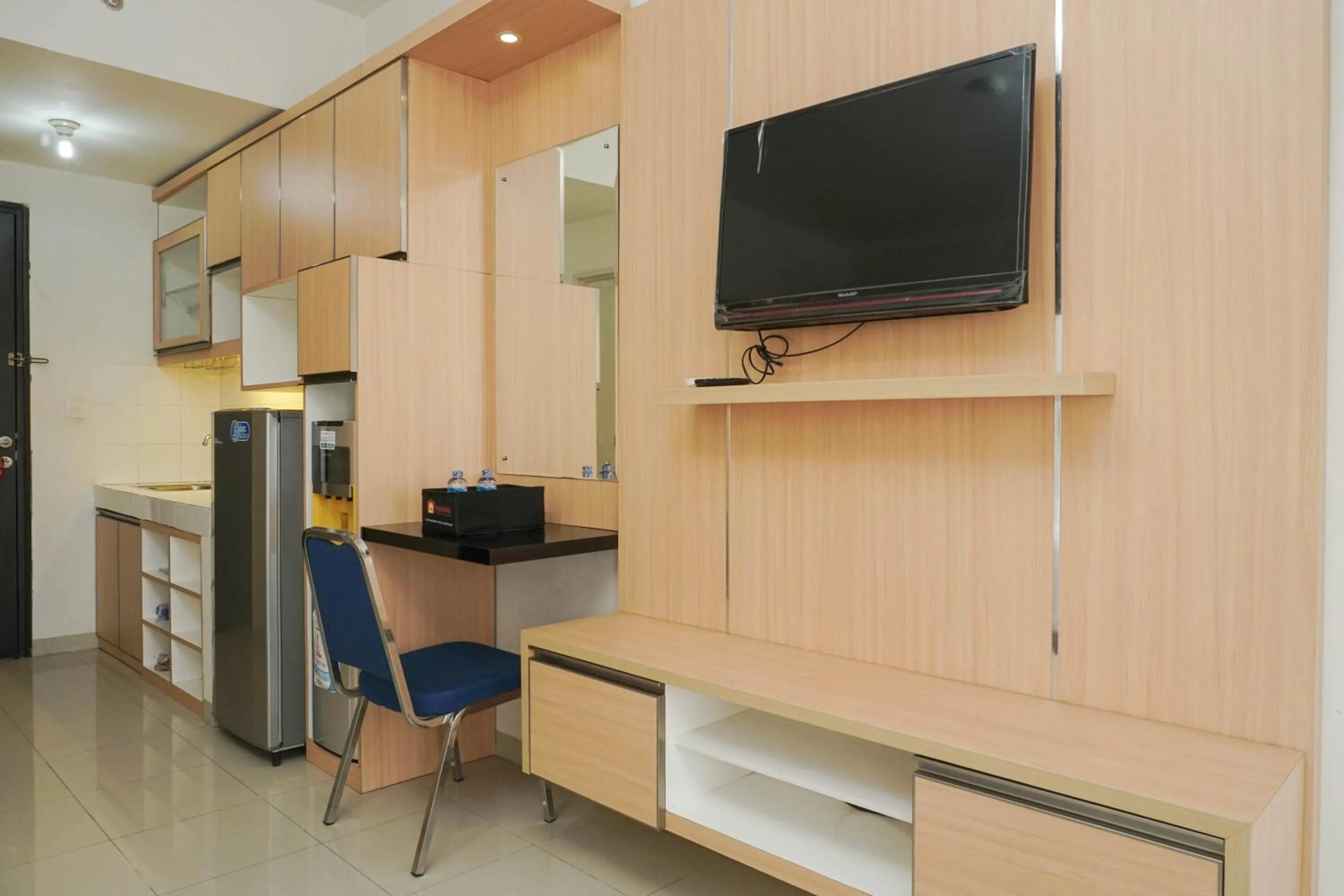 Minimalist Studio Park View Condominium Apartment near Mall By Travelio