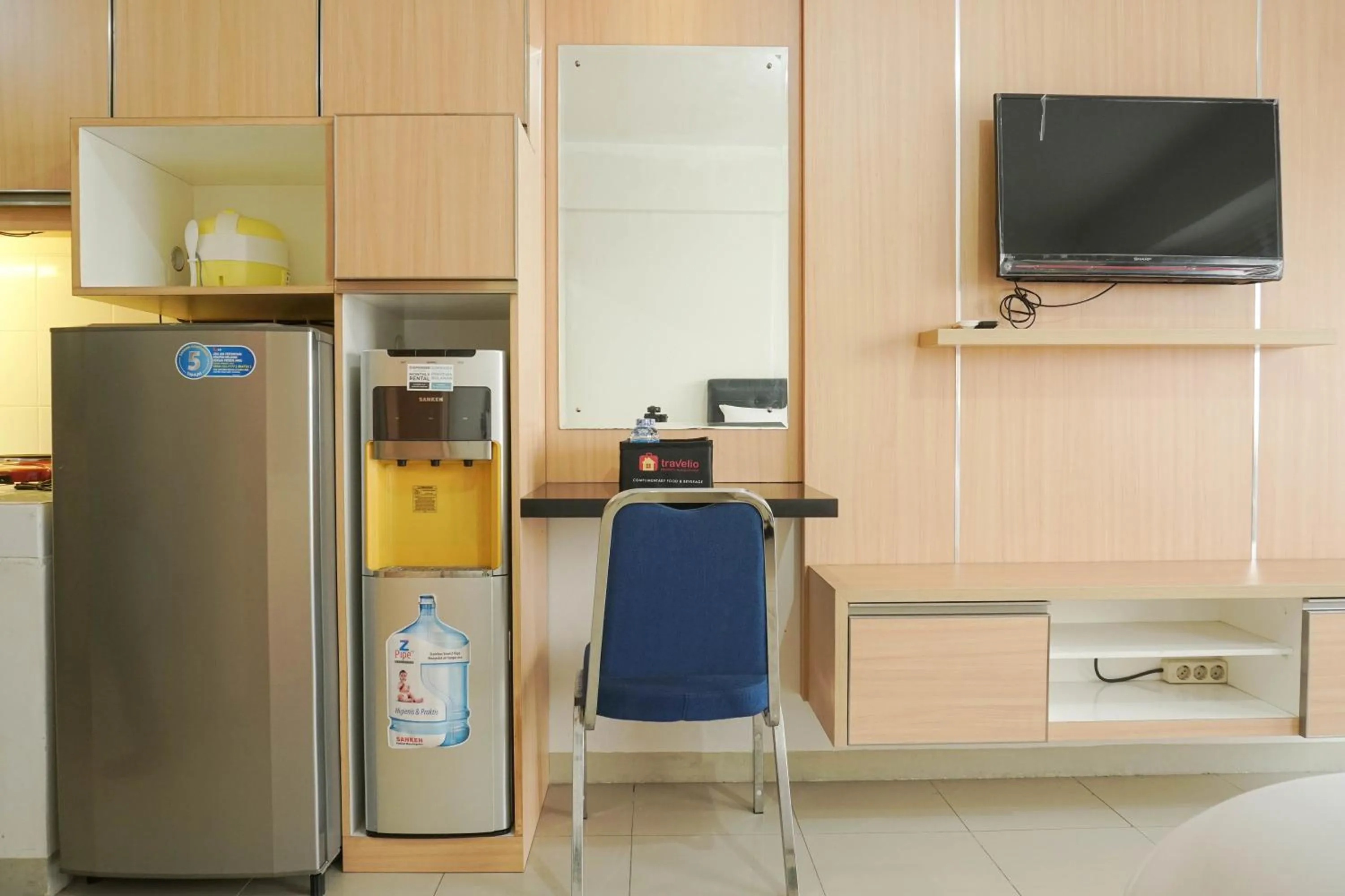 Minimalist Studio Park View Condominium Apartment near Mall By Travelio