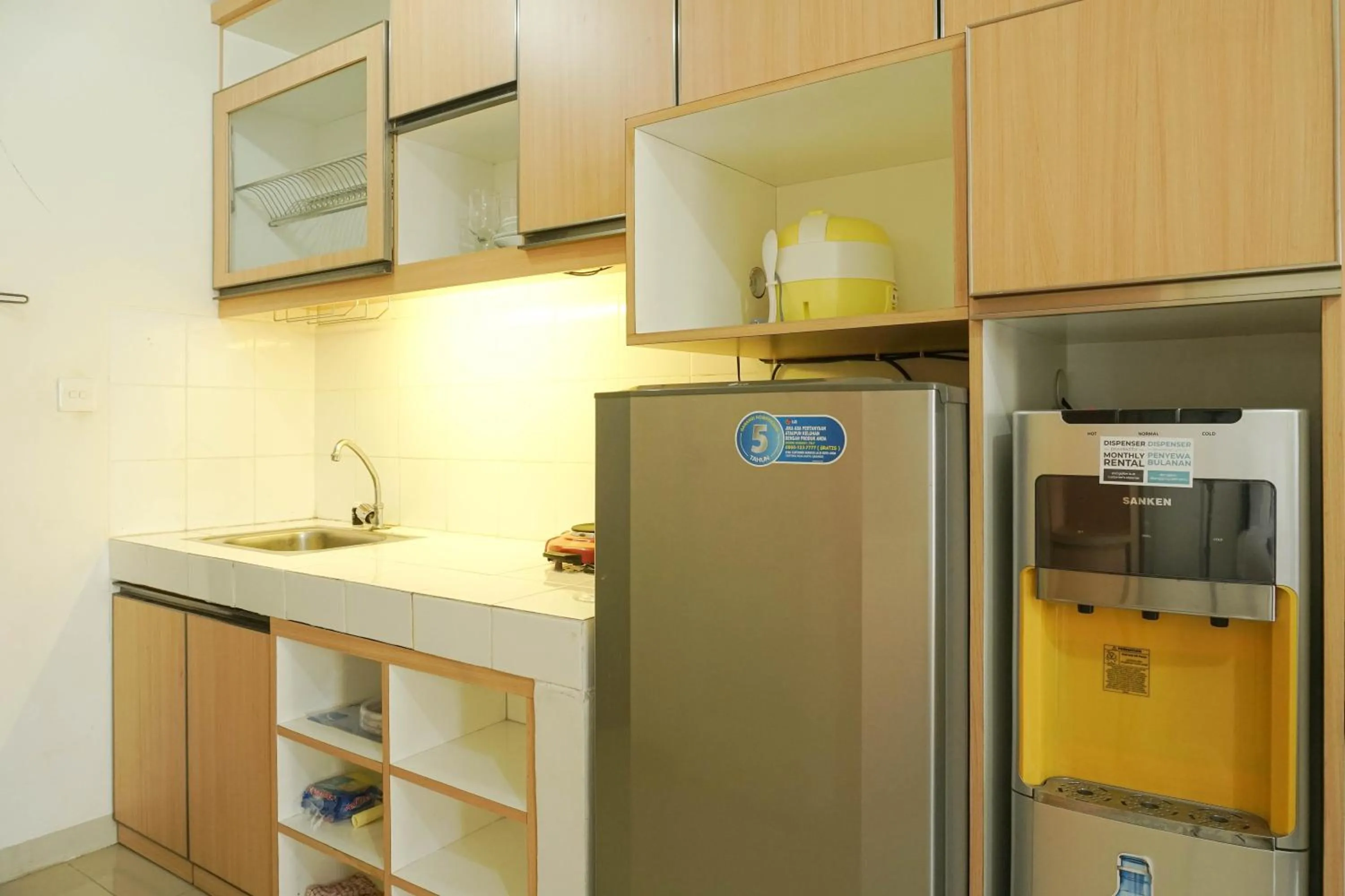 Minimalist Studio Park View Condominium Apartment near Mall By Travelio