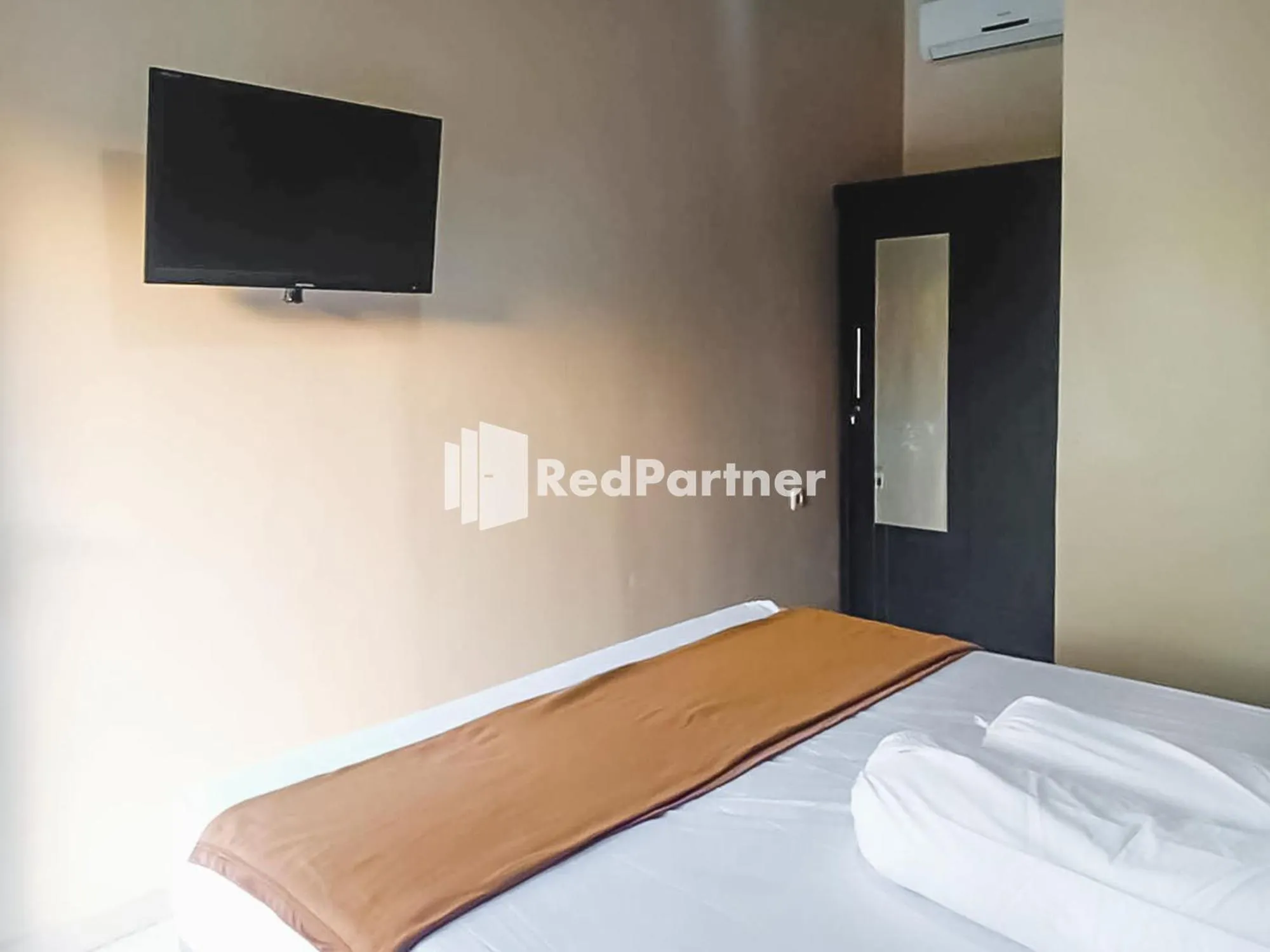 Bedroom, Bed in Ardico Residence Syariah Mitra RedDoorz