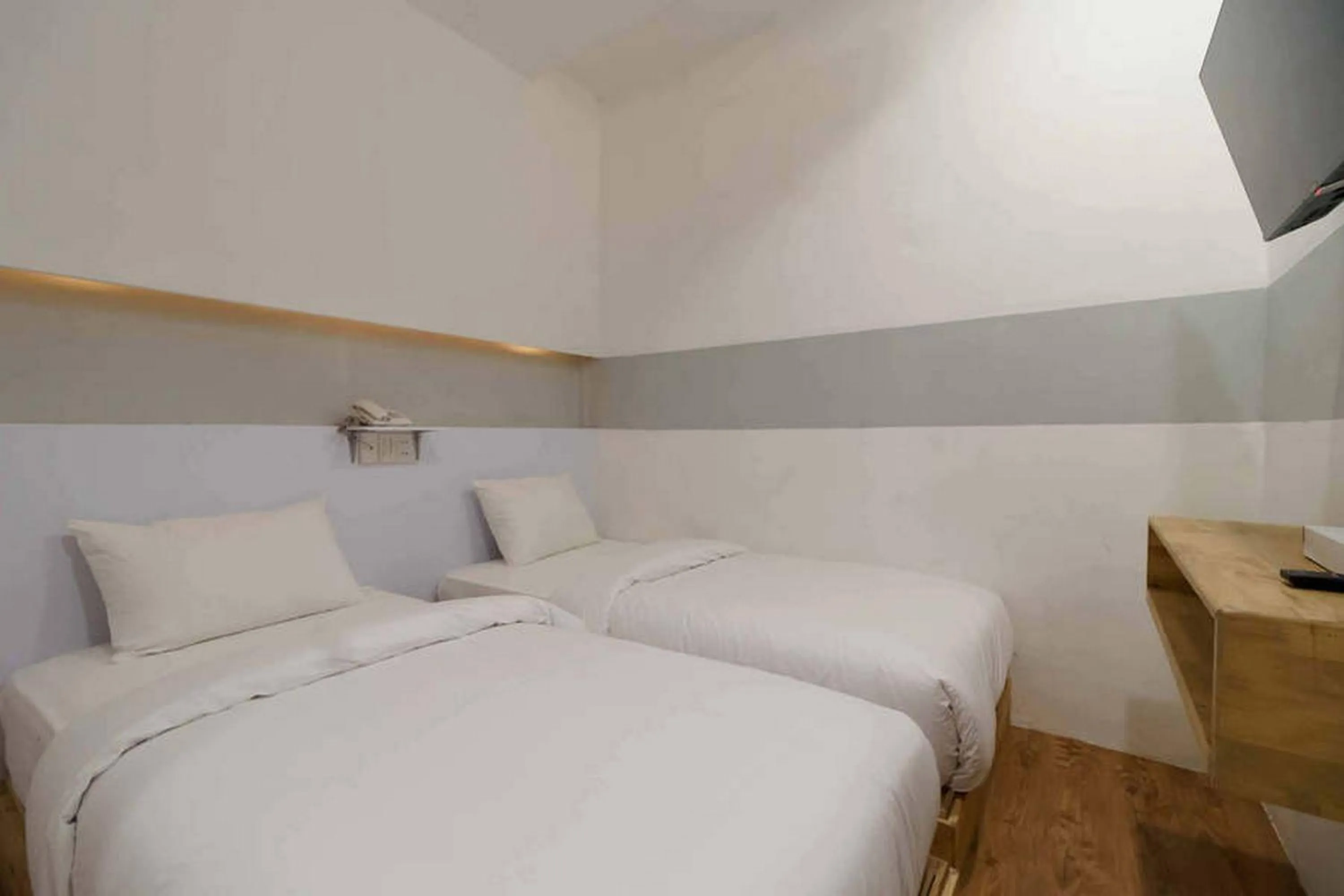 Bed in RedDoorz at Jotel Guest House Medan