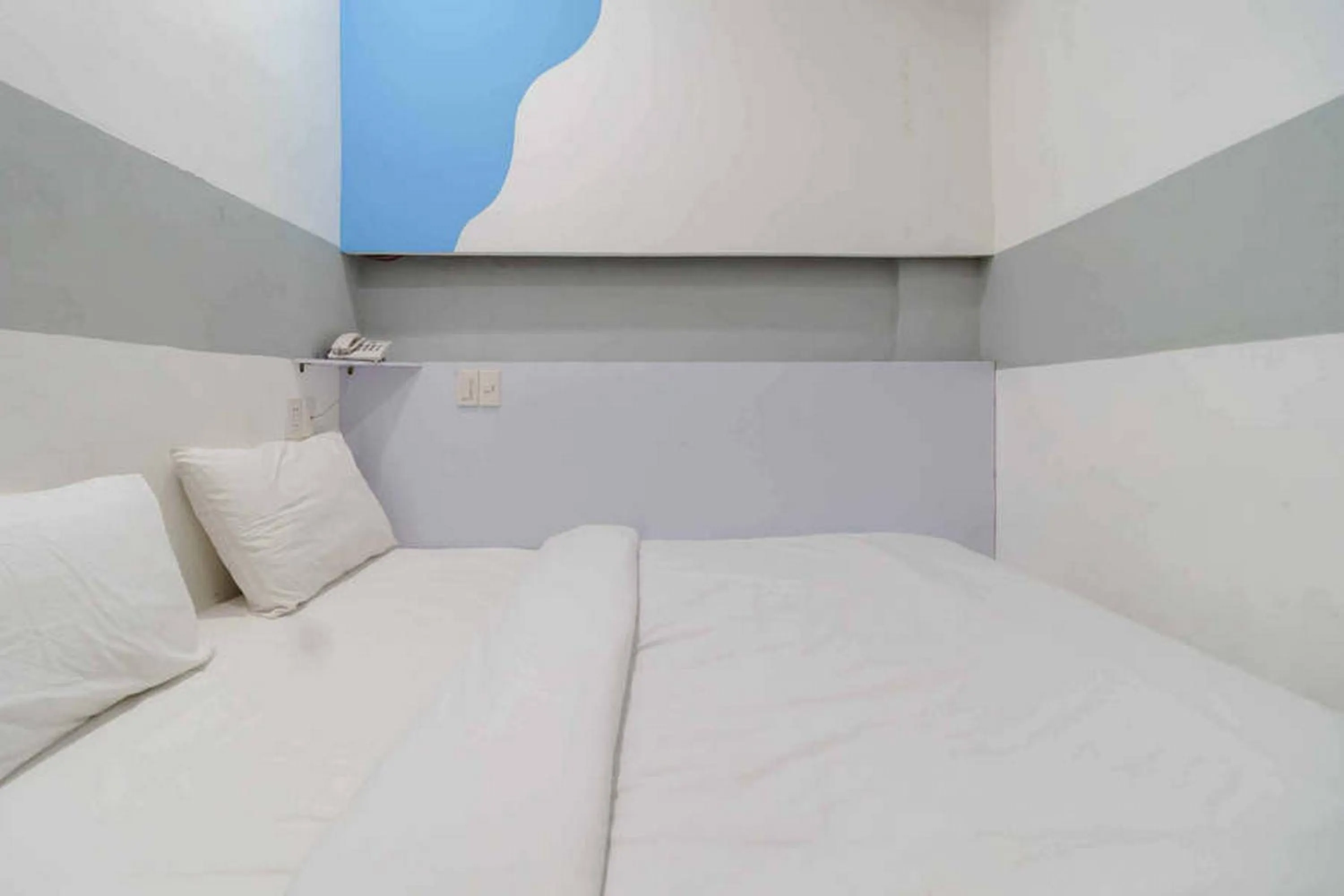 Bed in RedDoorz at Jotel Guest House Medan