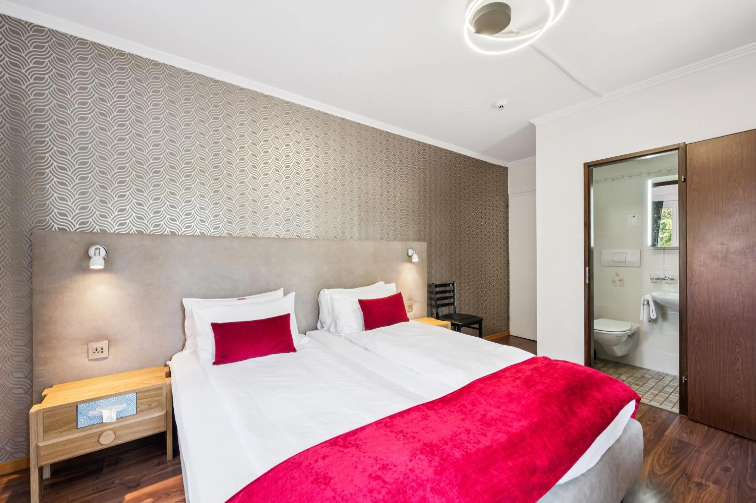 Bedroom, Bed in Hotel Sonne Interlaken-Matten