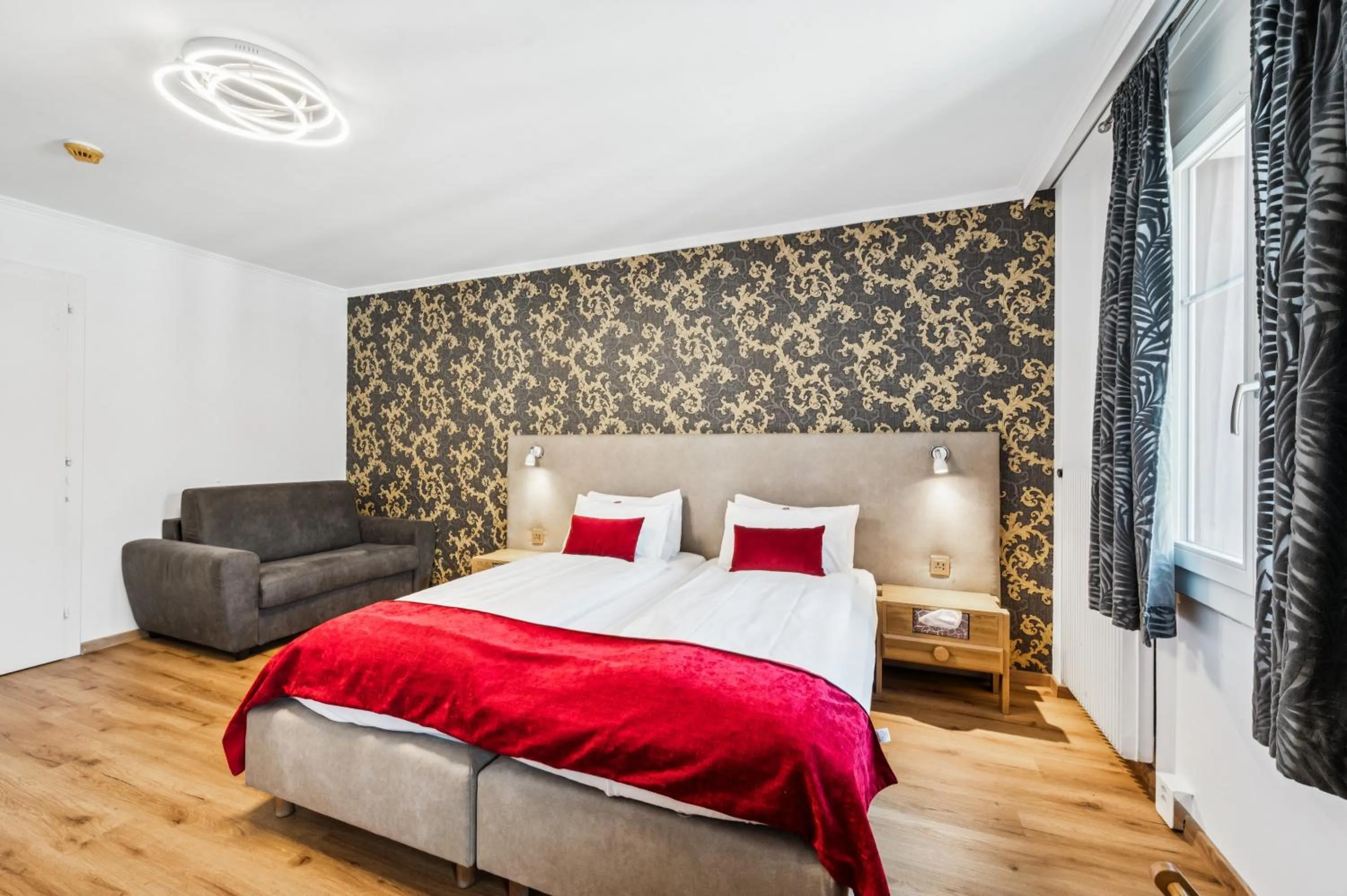 Bedroom, Bed in Hotel Sonne Interlaken-Matten