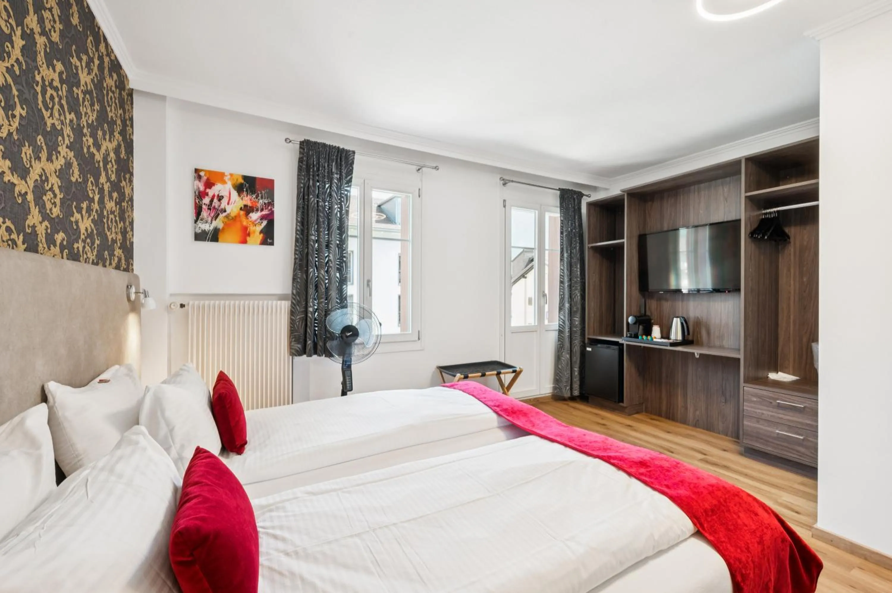 Bedroom, Bed in Hotel Sonne Interlaken-Matten