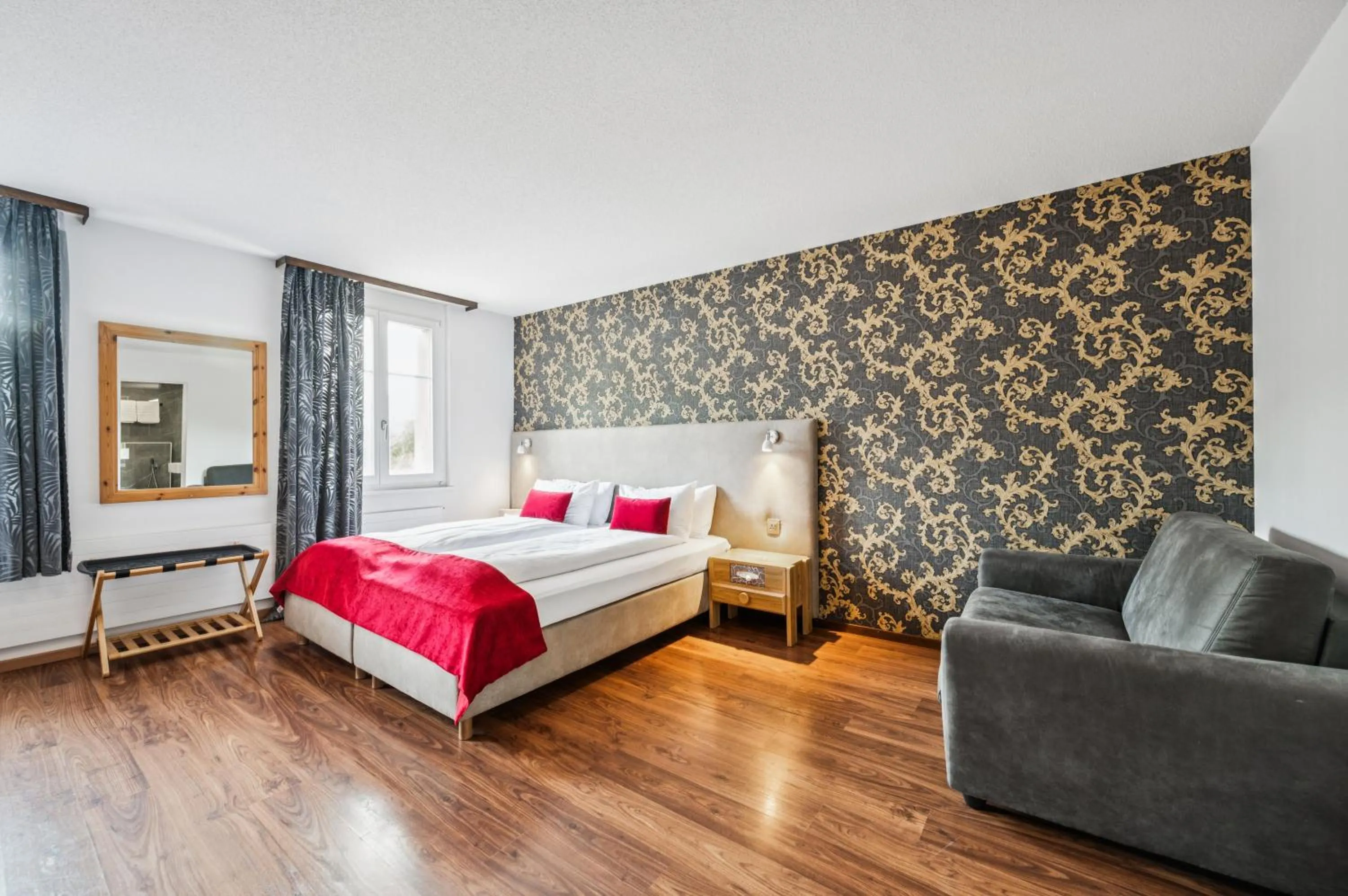 Bedroom, Bed in Hotel Sonne Interlaken-Matten