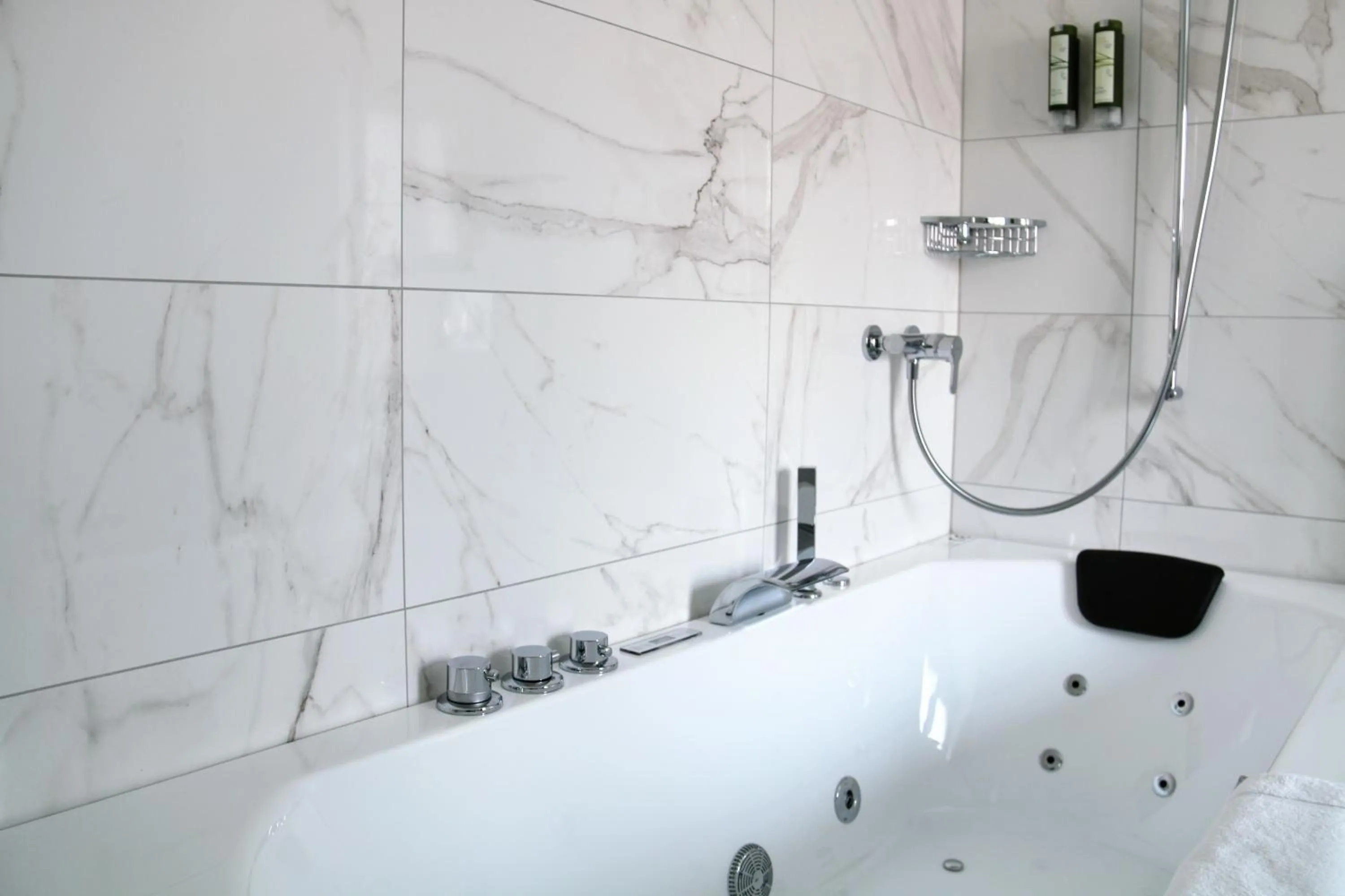 Shower in Hotel Sonne Interlaken-Matten