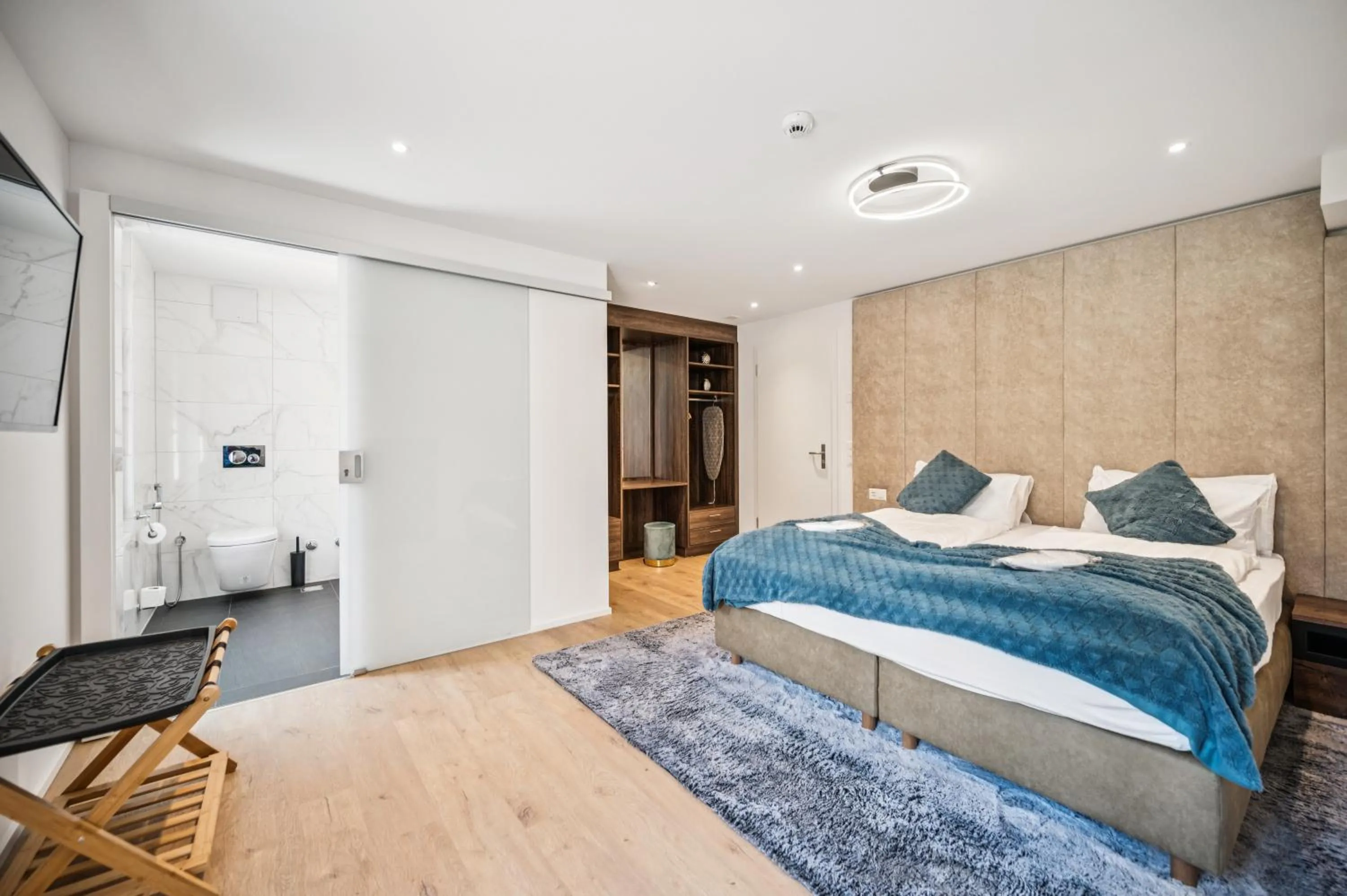 Bedroom, Bed in Hotel Sonne Interlaken-Matten