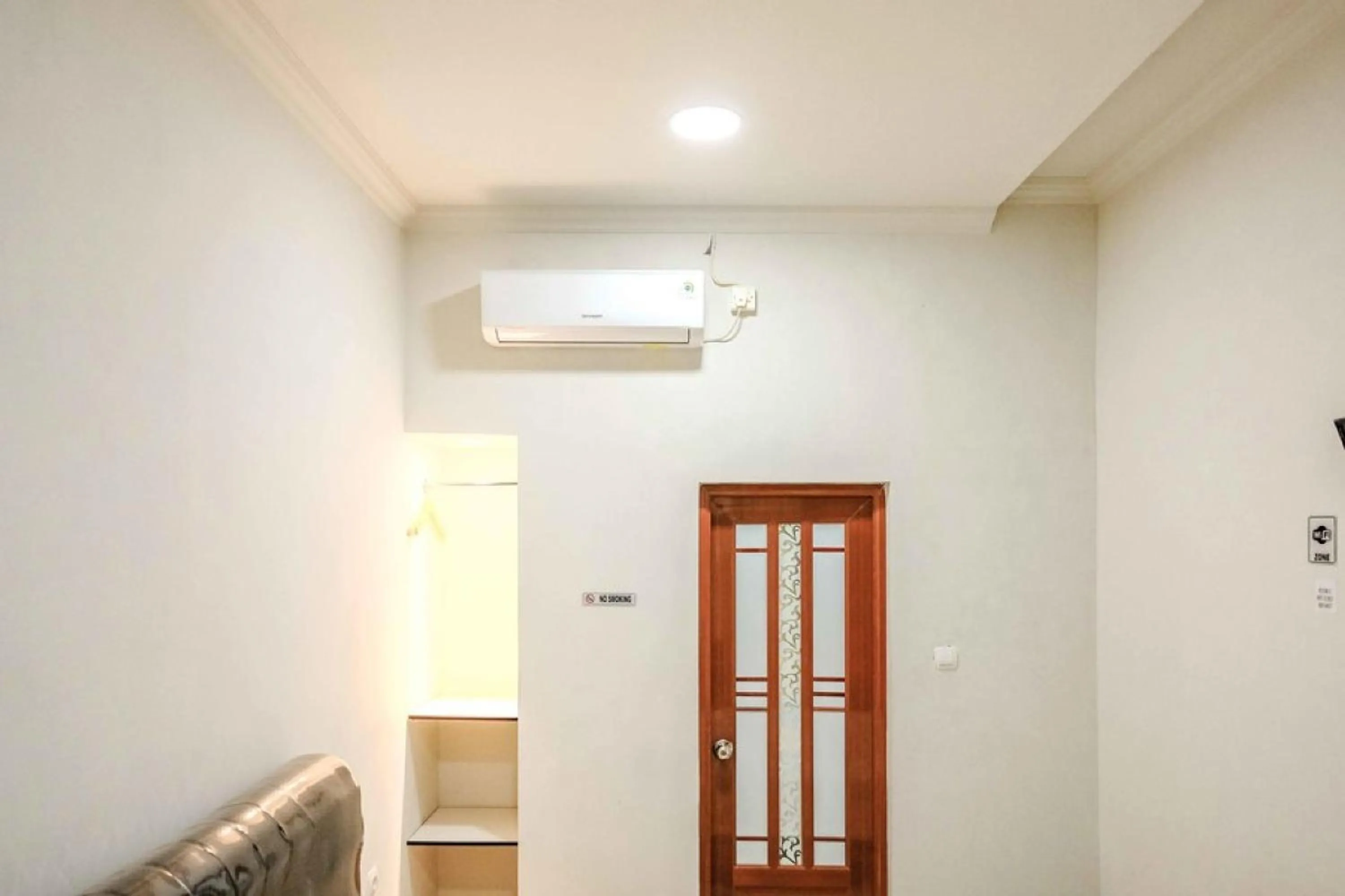 Bed in Rudi Rooms near Stasiun Cikarang Mitra RedDoorz