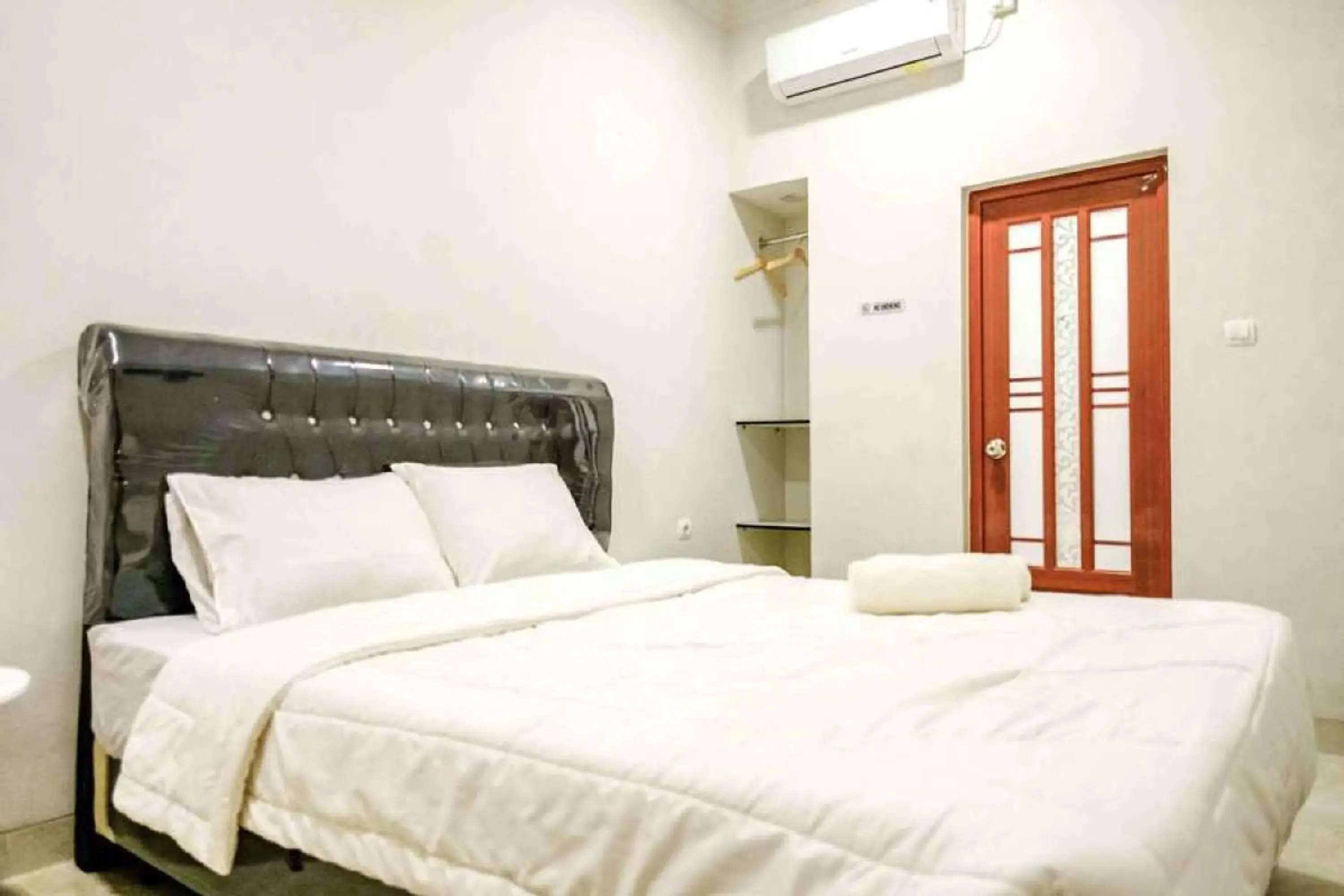 Rudi Rooms near Stasiun Cikarang Mitra RedDoorz Rudi Rooms near Stasiun Cikarang Mitra RedDoorz