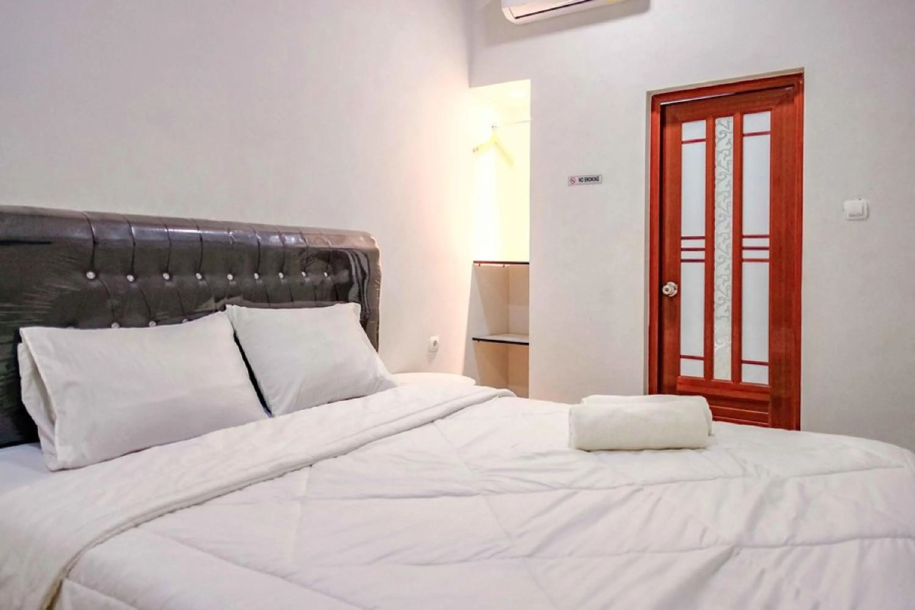 Bed in Rudi Rooms near Stasiun Cikarang Mitra RedDoorz