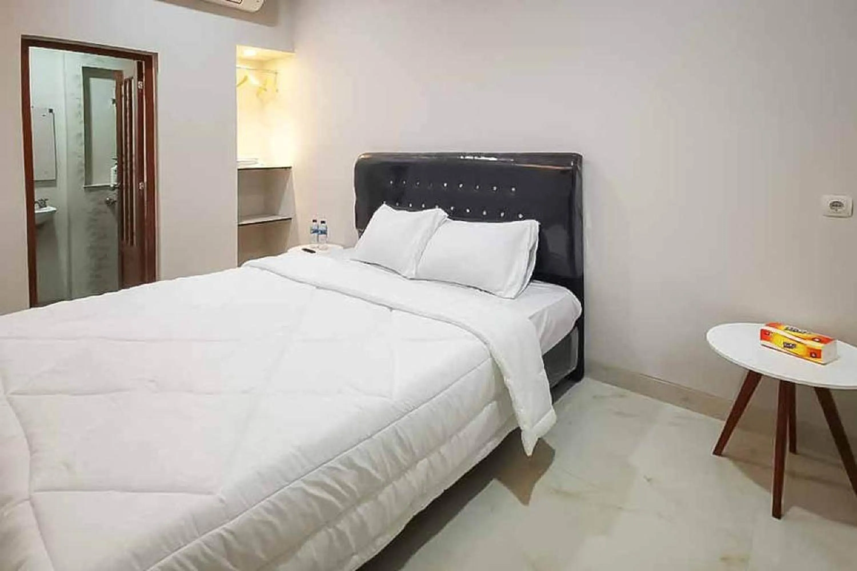Bed in Rudi Rooms near Stasiun Cikarang Mitra RedDoorz