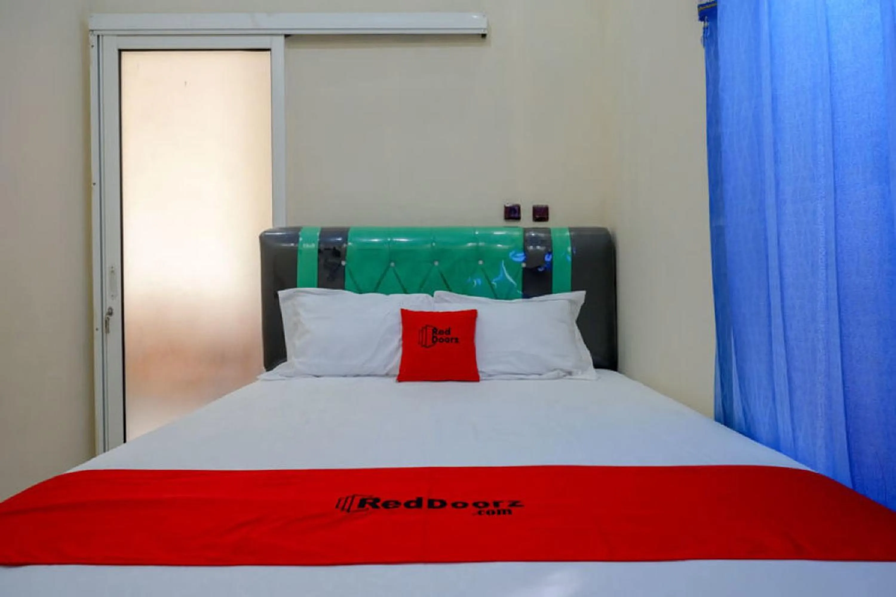 Bedroom, Bed in RedDoorz @ Jalan Raya Kaliwungu Selatan Kendal